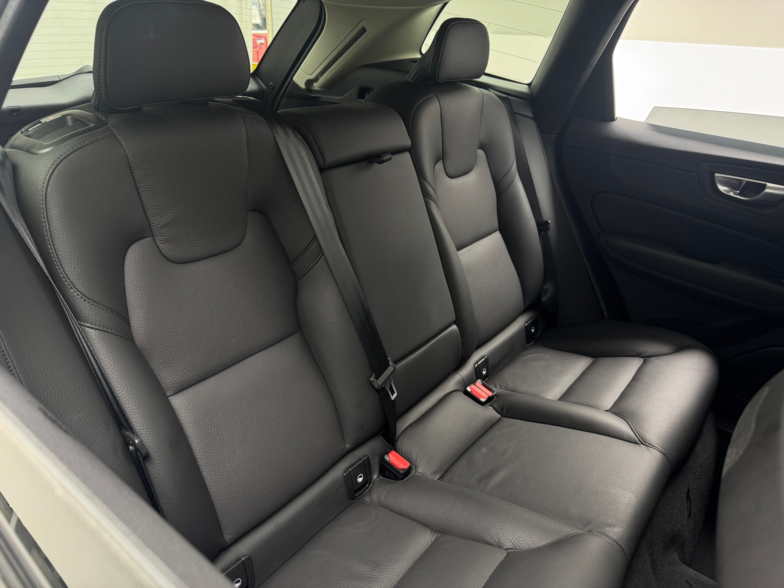 Thumbnail: 2025 Volvo XC60 - 5