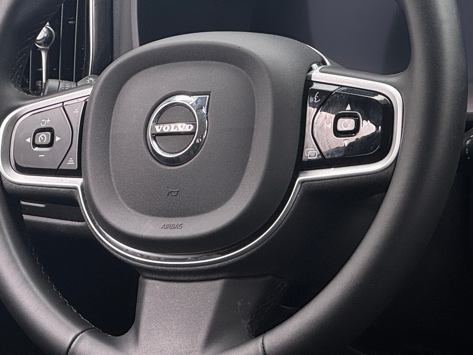 Thumbnail: 2025 Volvo XC60 - 4