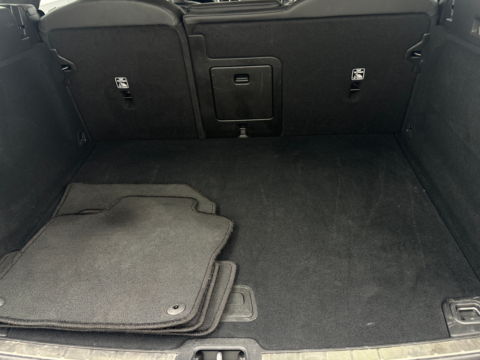 Thumbnail: 2025 Volvo XC60 - 6