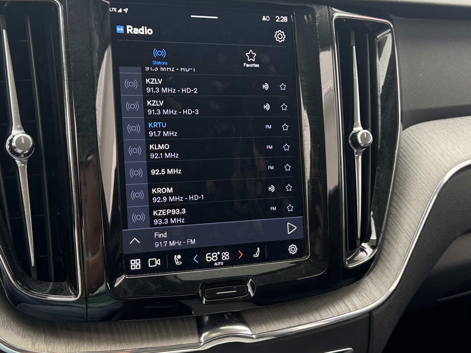 Thumbnail: 2025 Volvo XC60 - 3