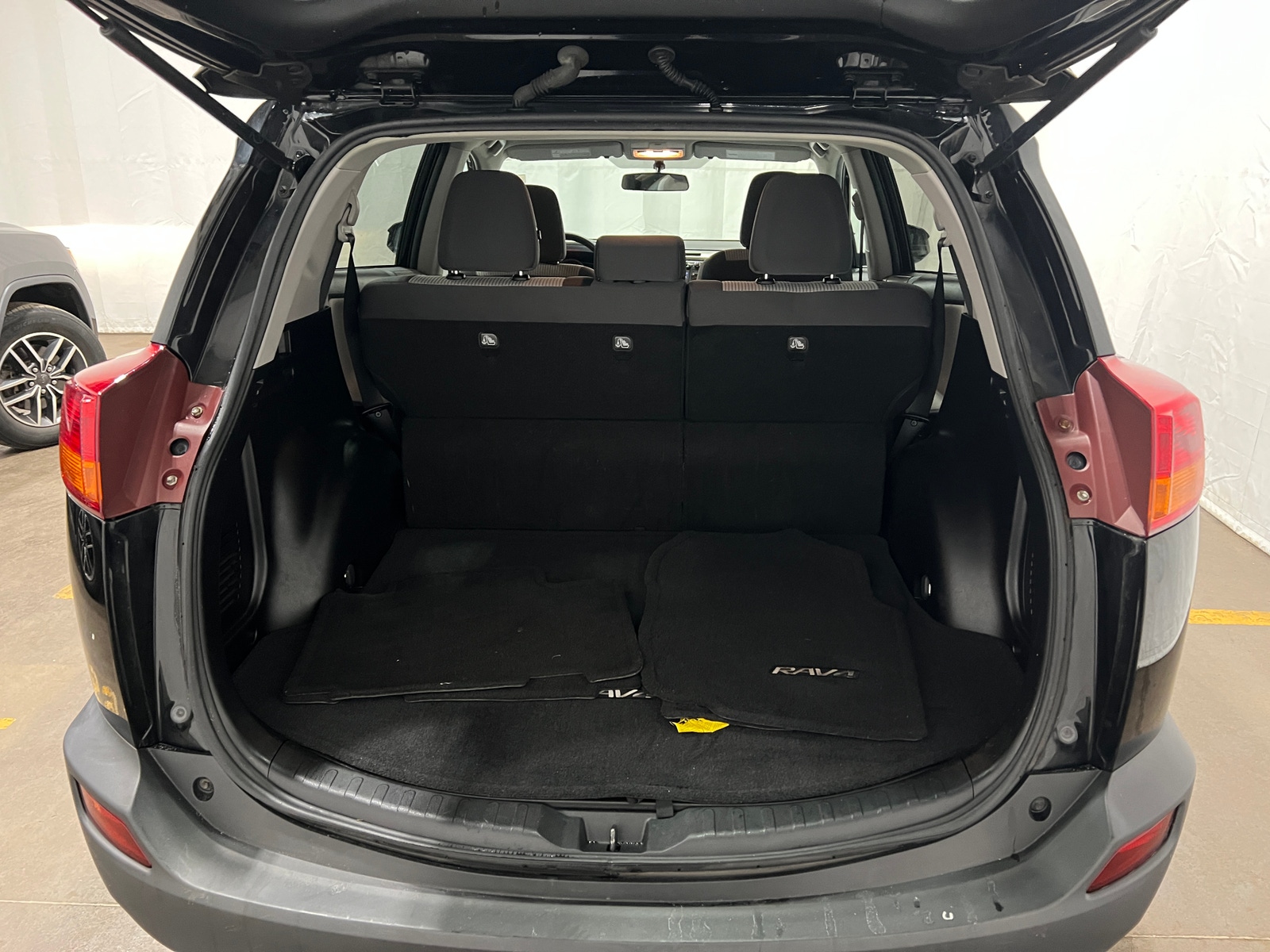 Thumbnail: 2015 Toyota RAV4 - 7