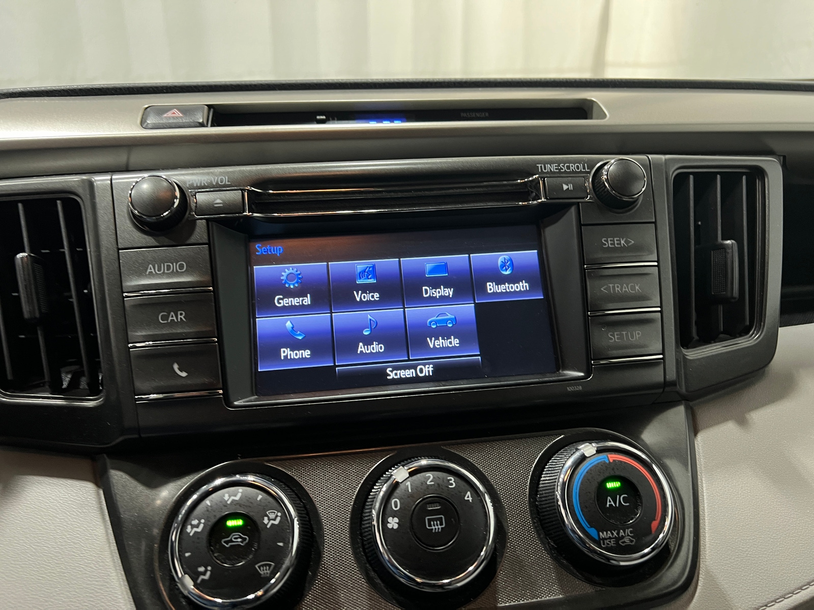 Thumbnail: 2015 Toyota RAV4 - 4