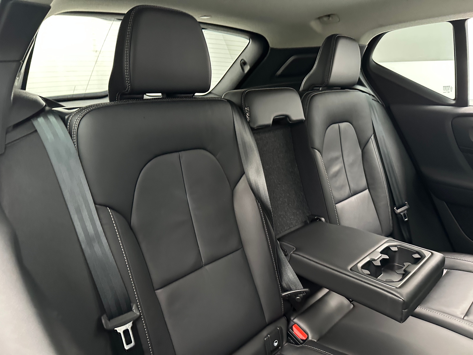 Thumbnail: 2023 Volvo XC40 - 5