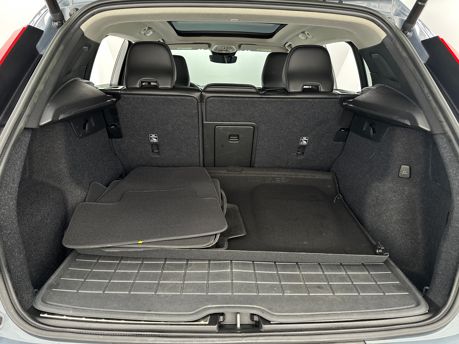 Thumbnail: 2023 Volvo XC40 - 6