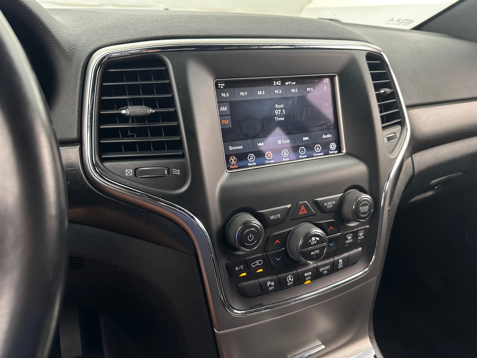 Thumbnail: 2018 Jeep Grand Cherokee - 4