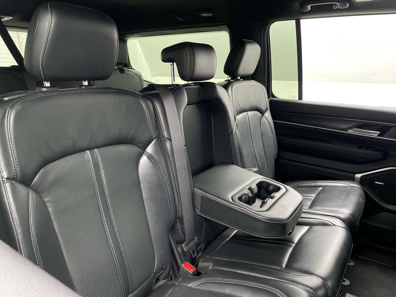 Thumbnail: 2022 Jeep Wagoneer - 5