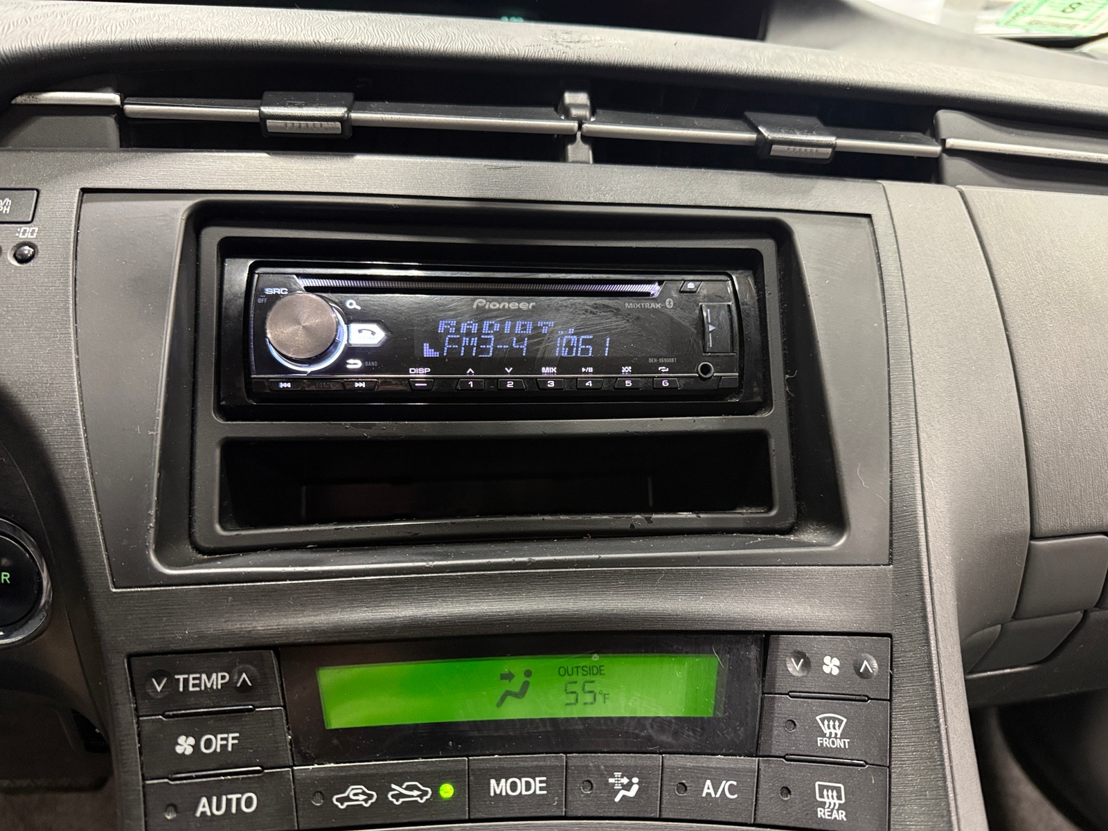Thumbnail: 2011 Toyota Prius - 4