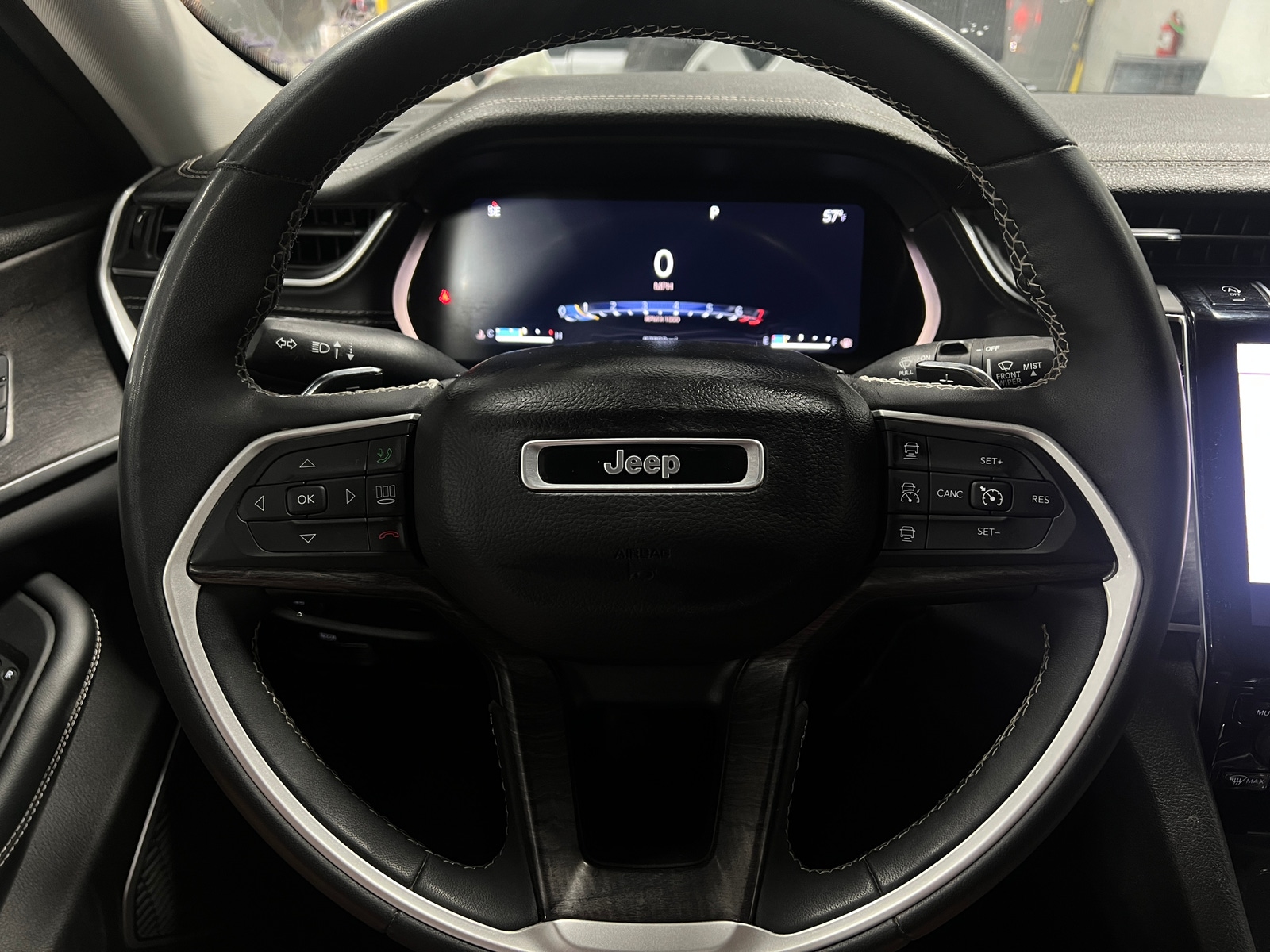 Thumbnail: 2023 Jeep Grand Cherokee L - 4