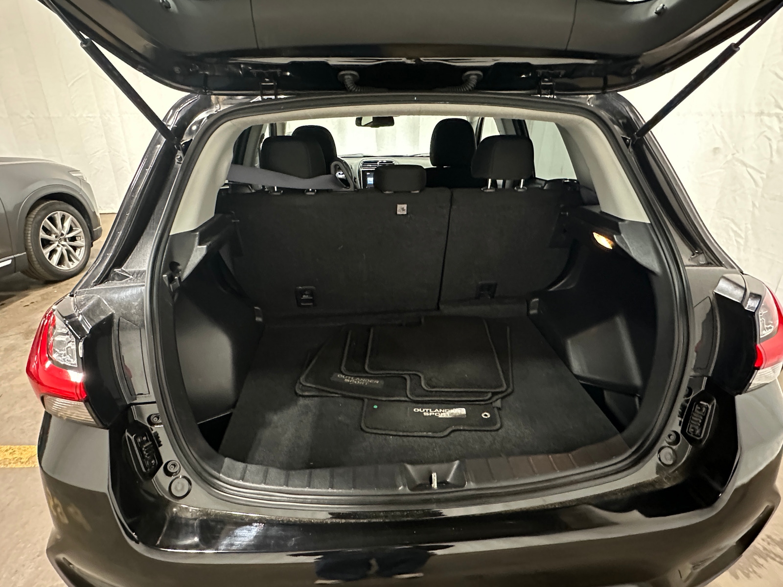 Thumbnail: 2020 Mitsubishi Outlander Sport - 7