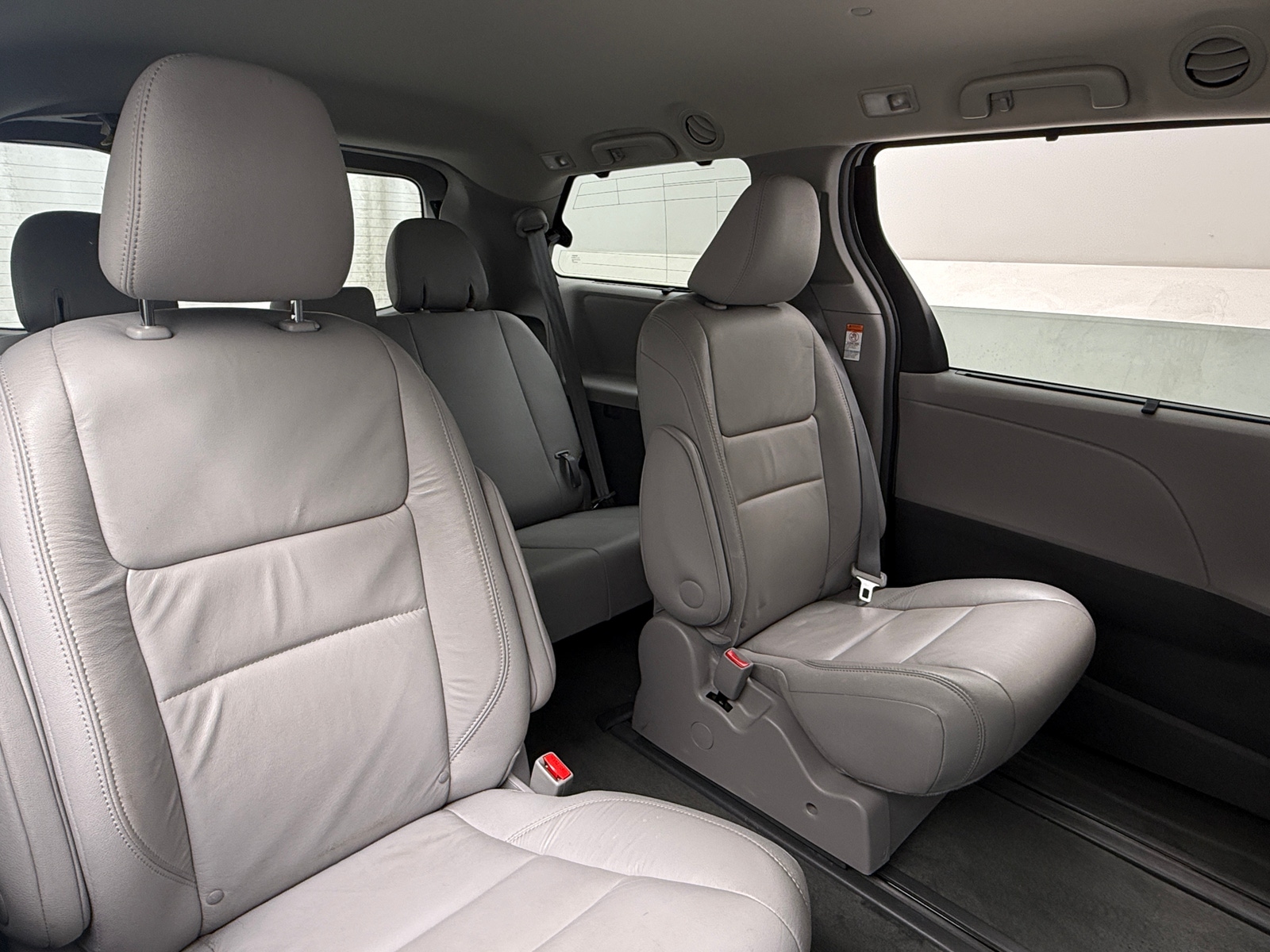 Thumbnail: 2015 Toyota Sienna - 5