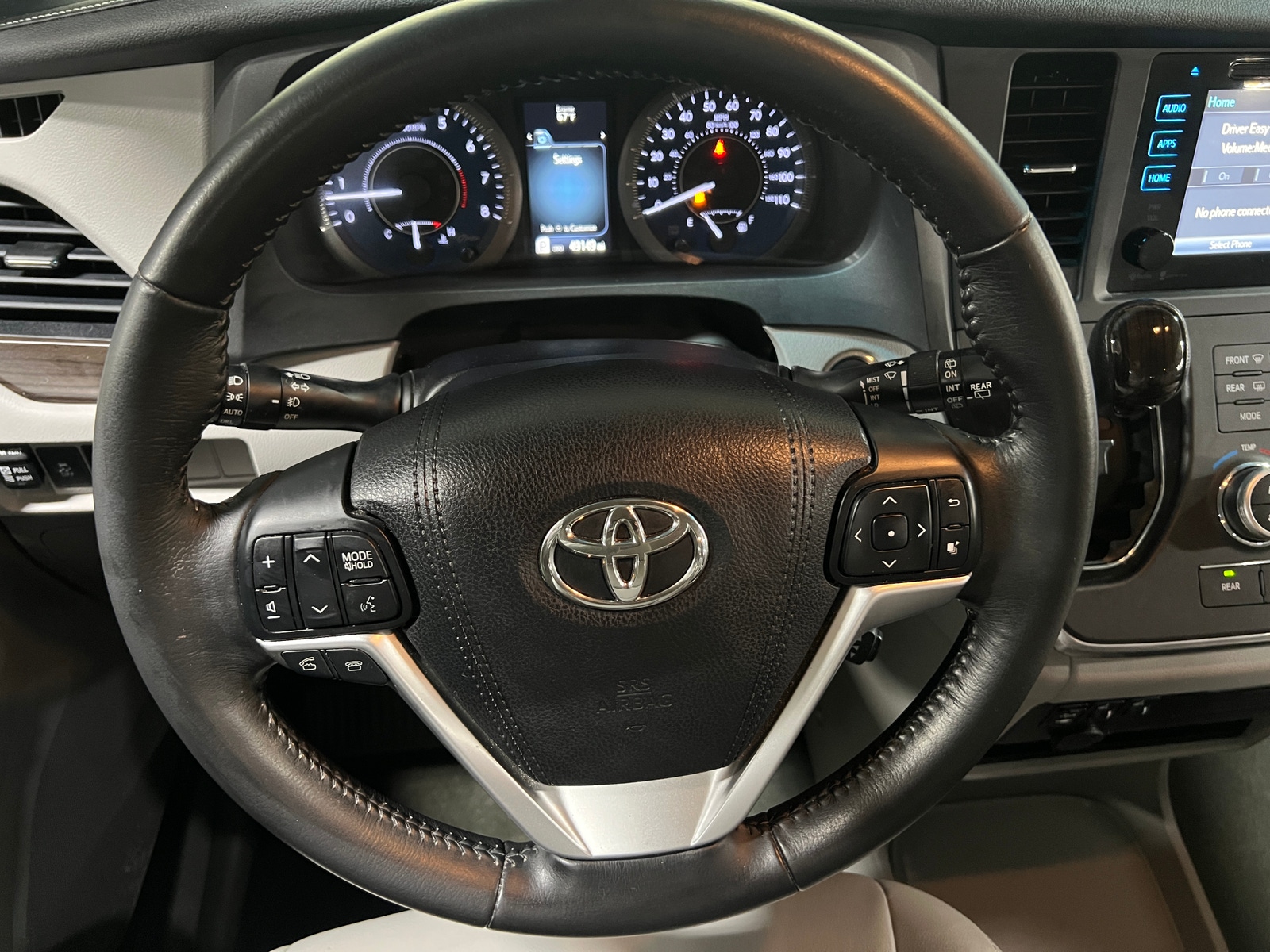 Thumbnail: 2015 Toyota Sienna - 4