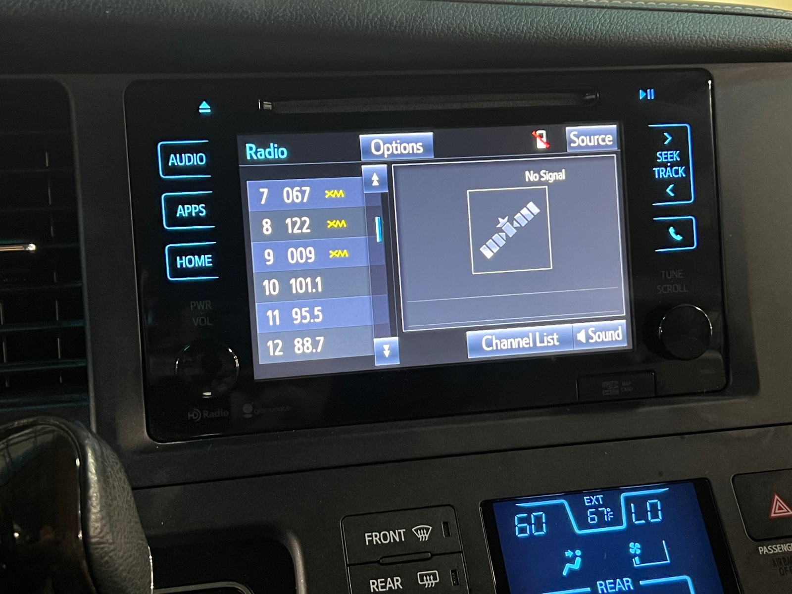 Thumbnail: 2015 Toyota Sienna - 3