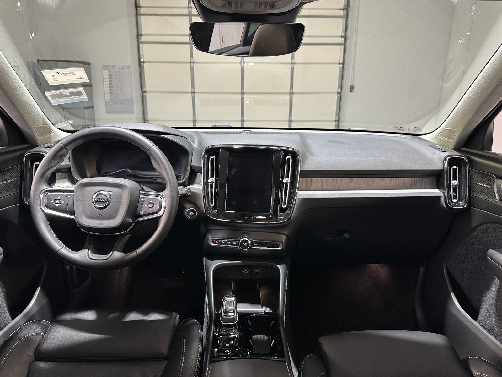 Thumbnail: 2023 Volvo XC40 - 3