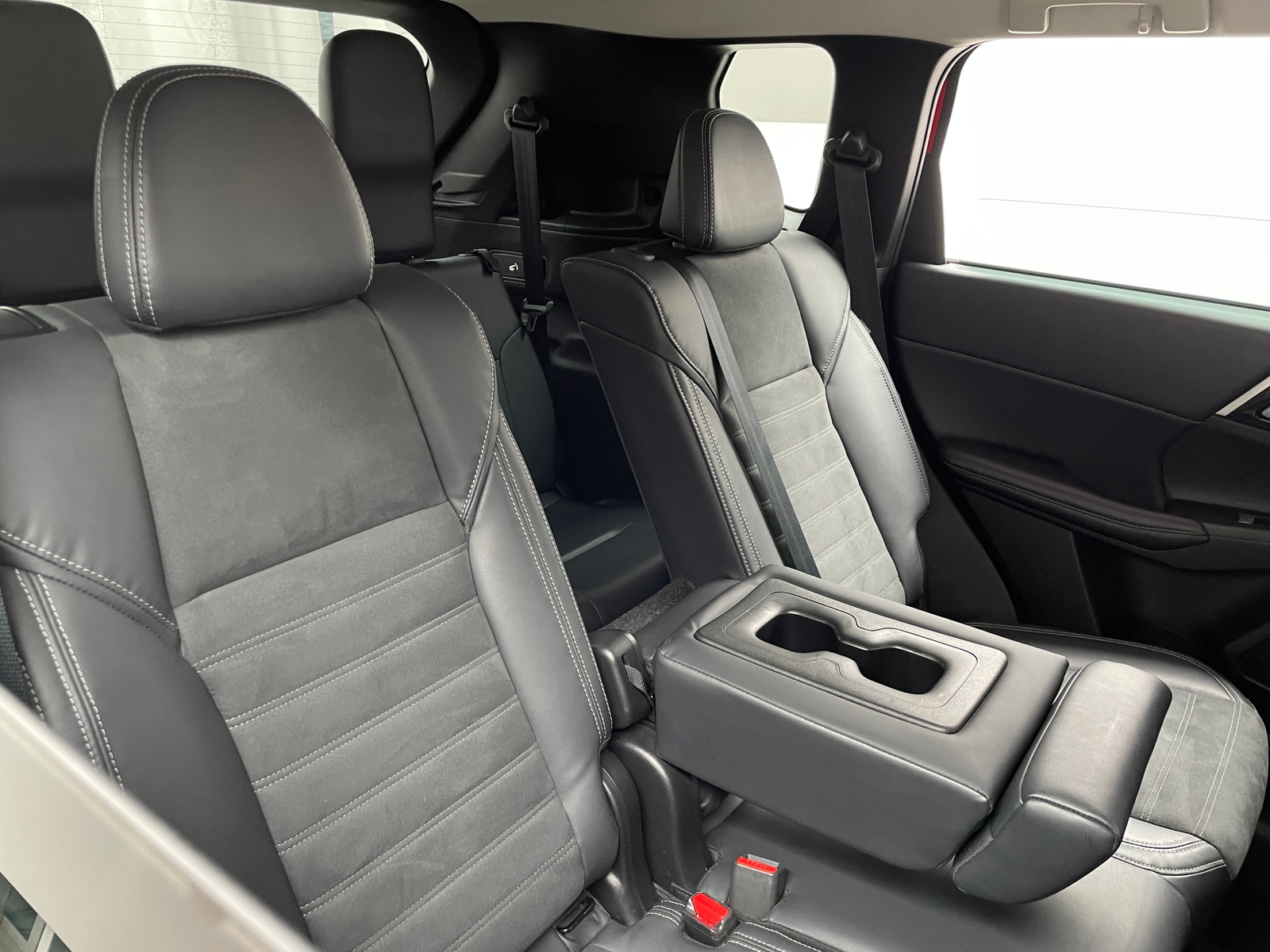 Thumbnail: 2023 Mitsubishi Outlander - 5