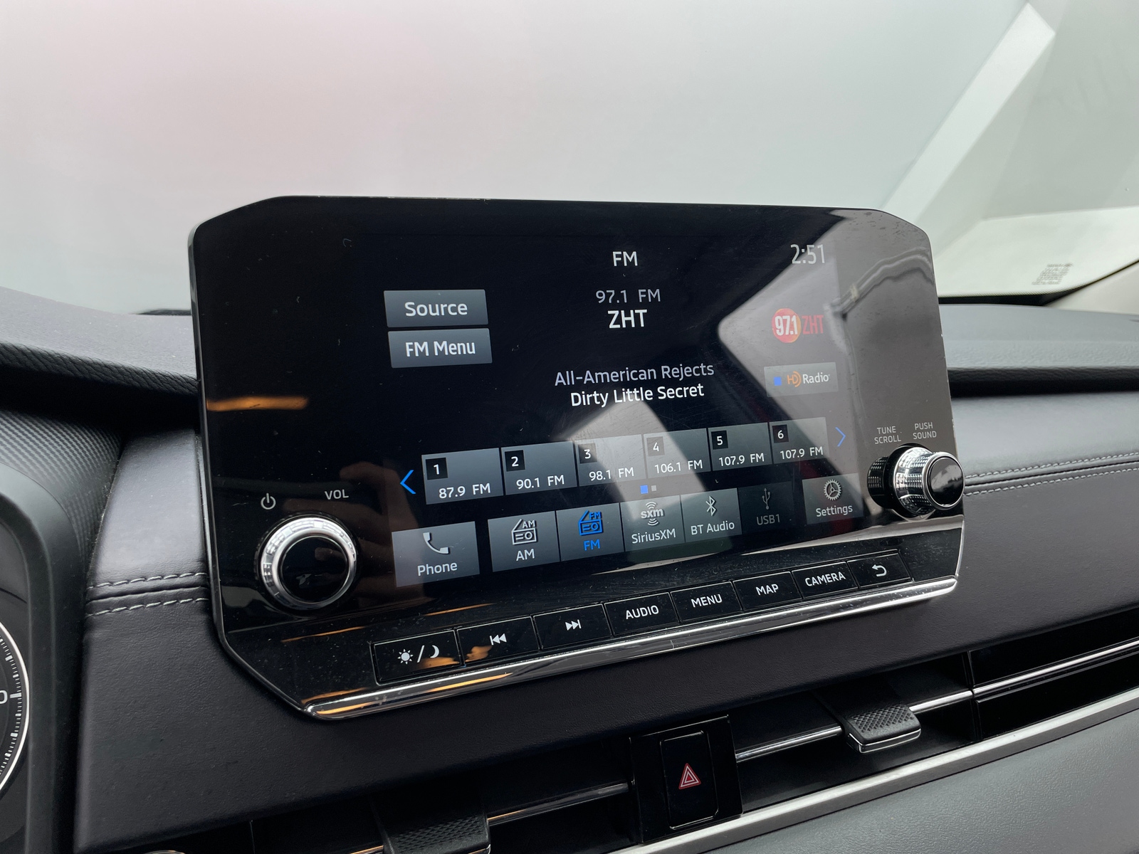 Thumbnail: 2023 Mitsubishi Outlander - 3