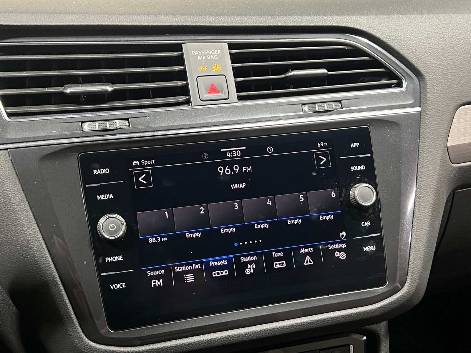 Thumbnail: 2021 Volkswagen Tiguan - 3