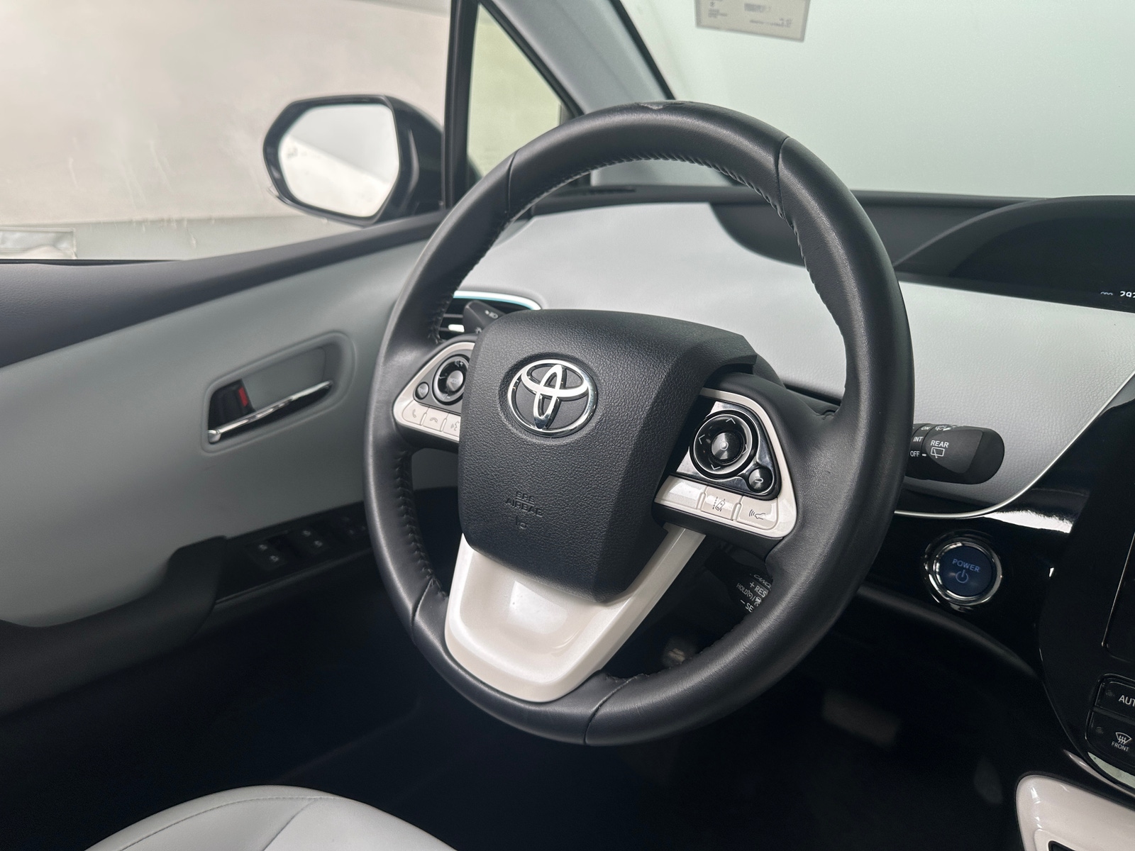Thumbnail: 2016 Toyota Prius - 4