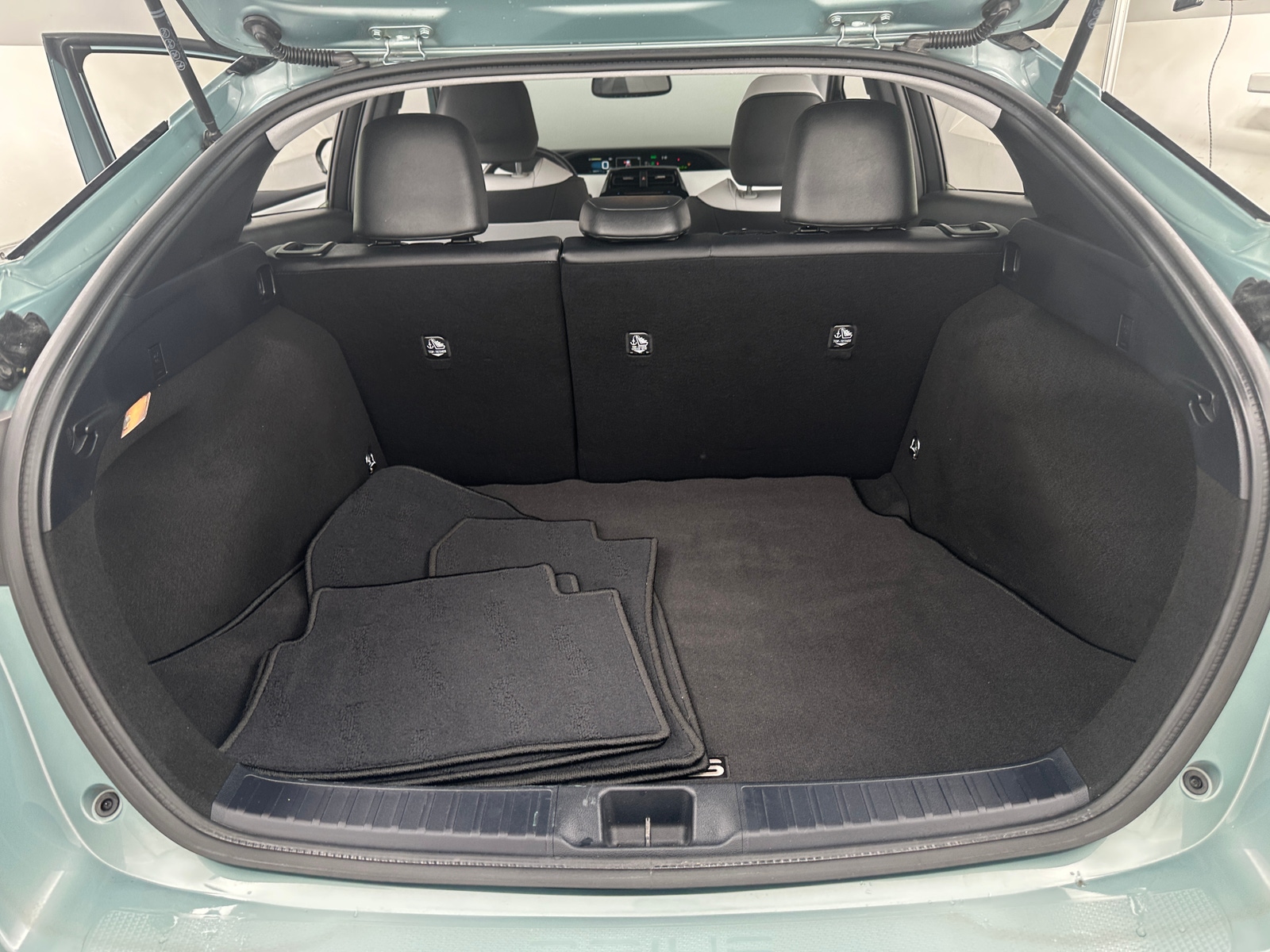 Thumbnail: 2016 Toyota Prius - 6