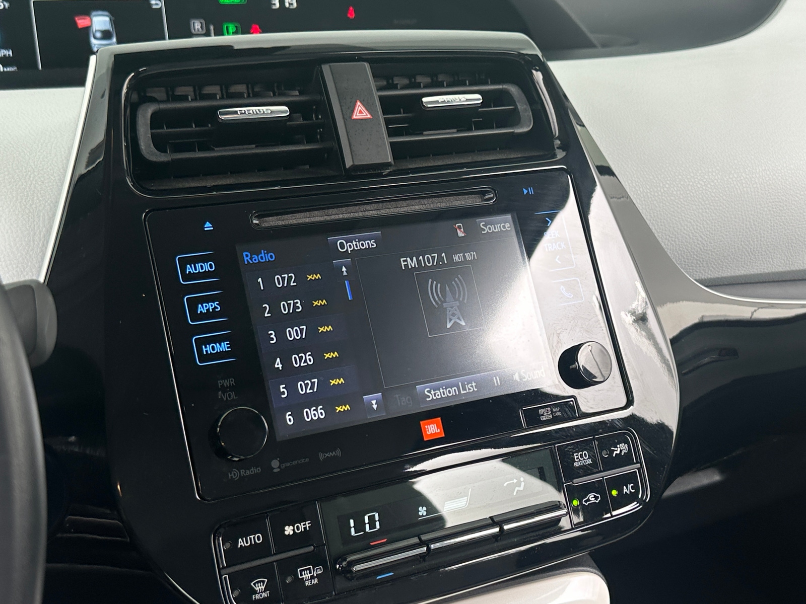 Thumbnail: 2016 Toyota Prius - 3