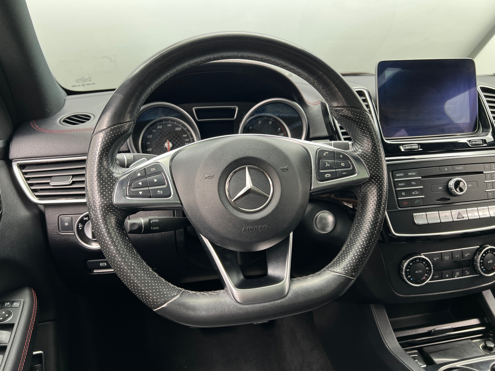 Thumbnail: 2017 Mercedes-Benz GLE - 4