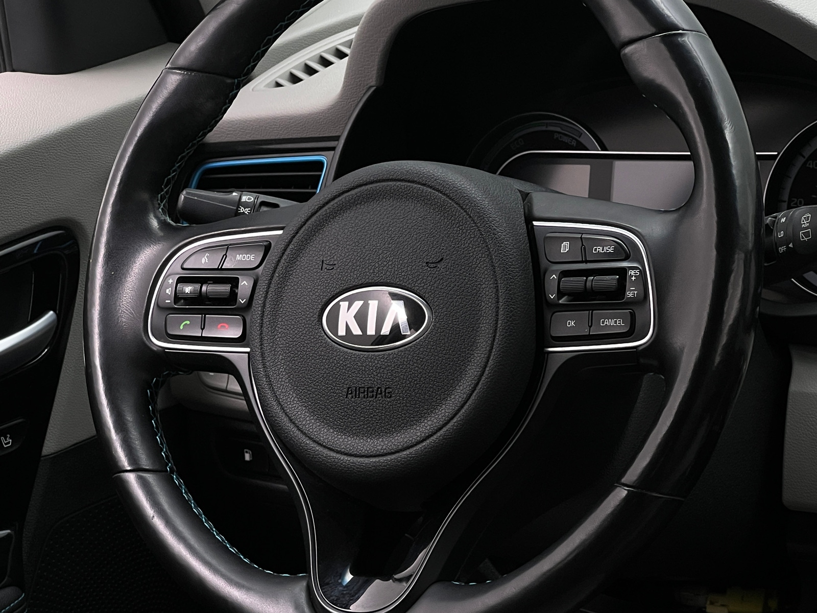 Thumbnail: 2017 Kia Niro - 4