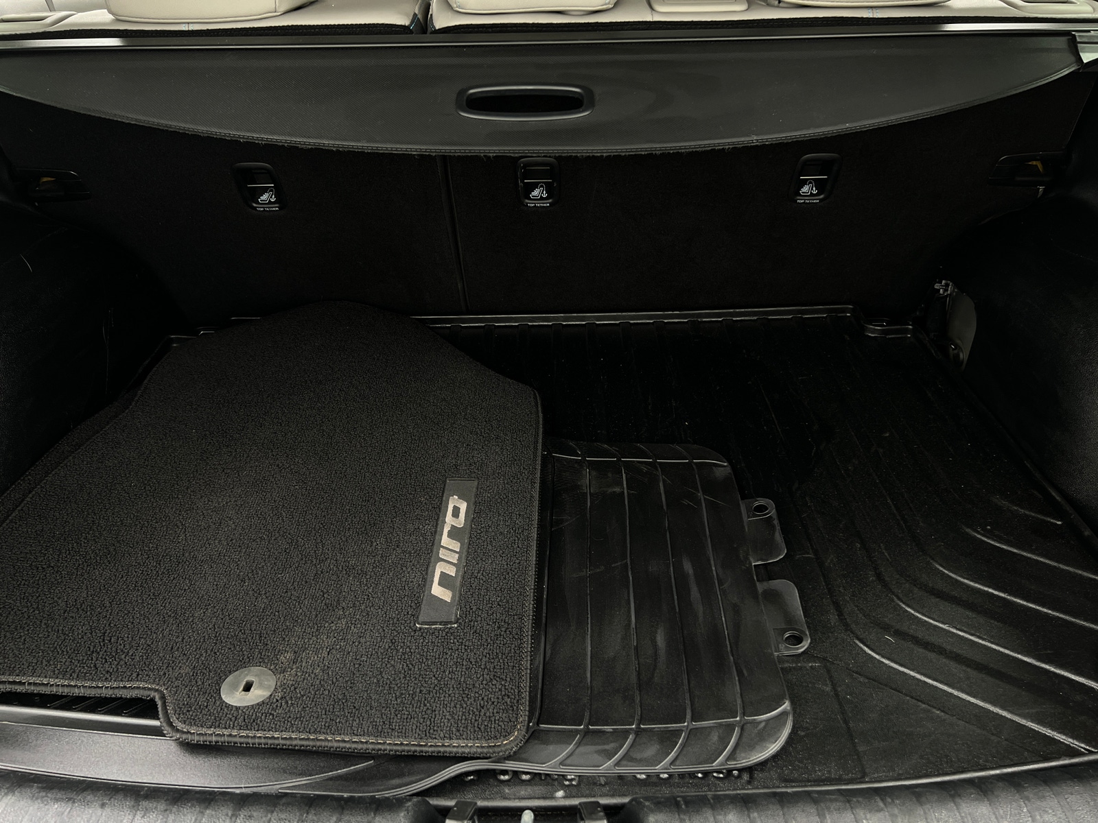 Thumbnail: 2017 Kia Niro - 6