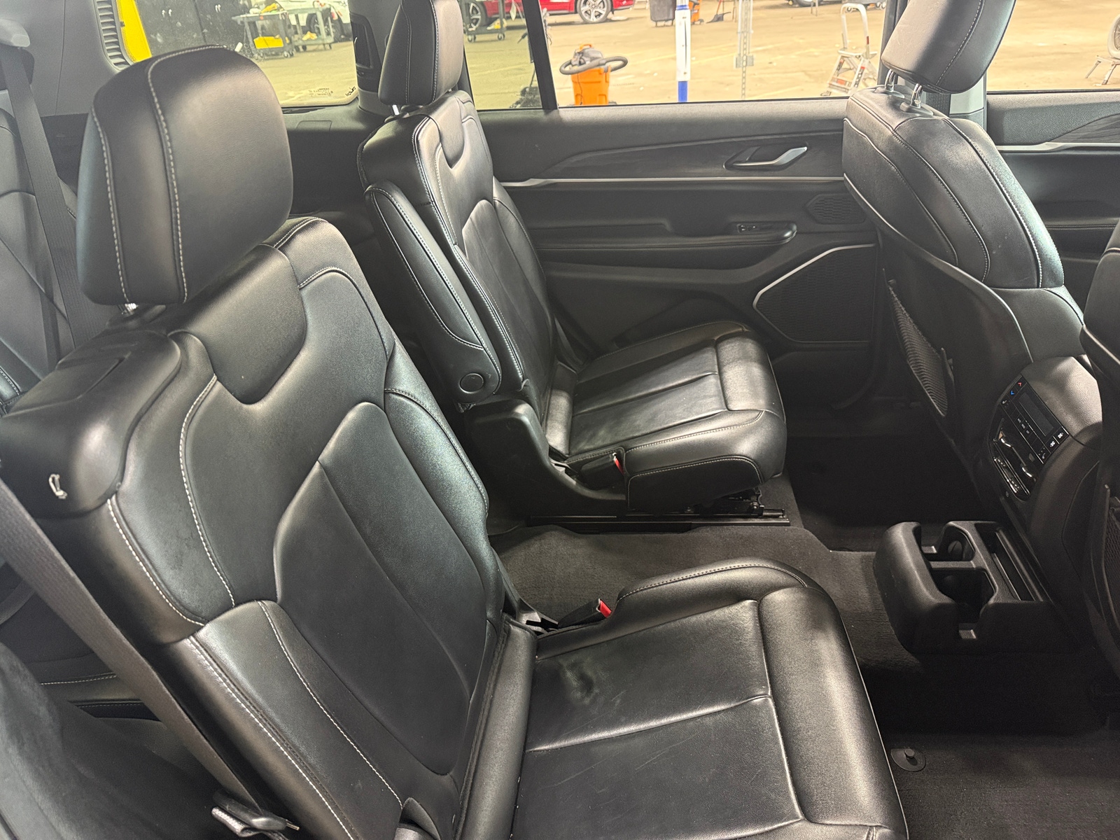 Thumbnail: 2022 Jeep Grand Cherokee L - 5