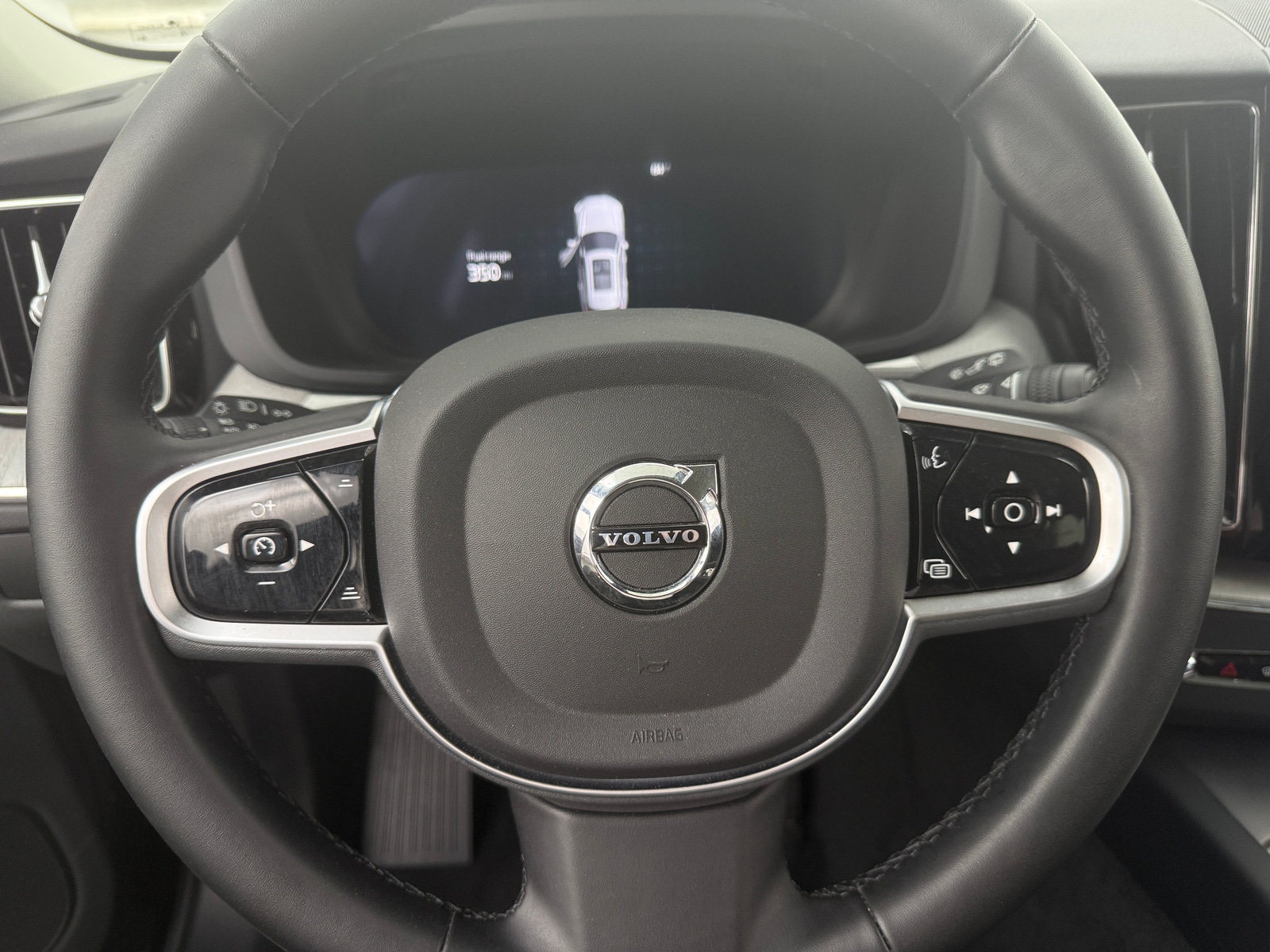 Thumbnail: 2025 Volvo XC60 - 4