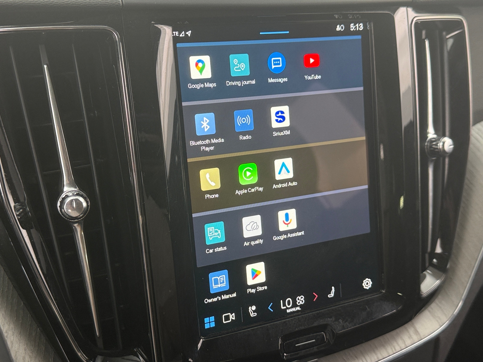 Thumbnail: 2025 Volvo XC60 - 3