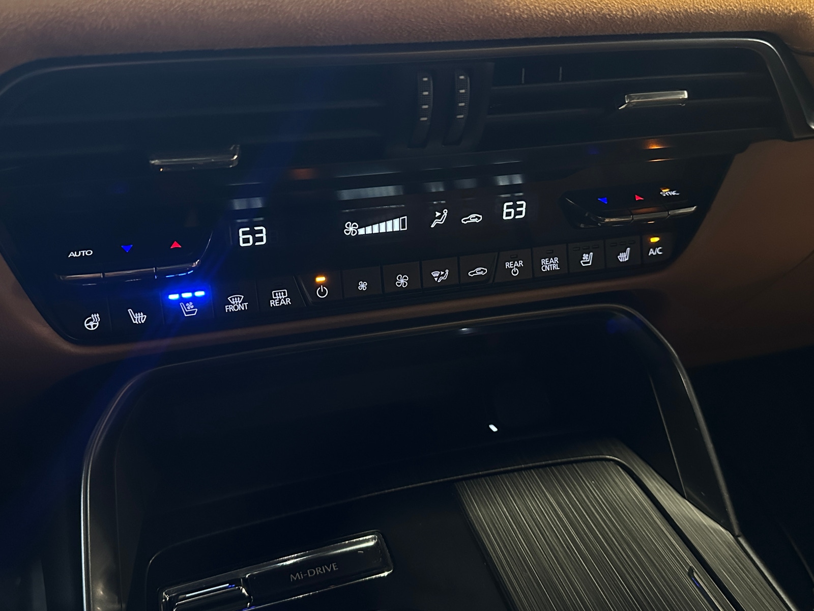 Thumbnail: 2025 Mazda CX-70 - 3