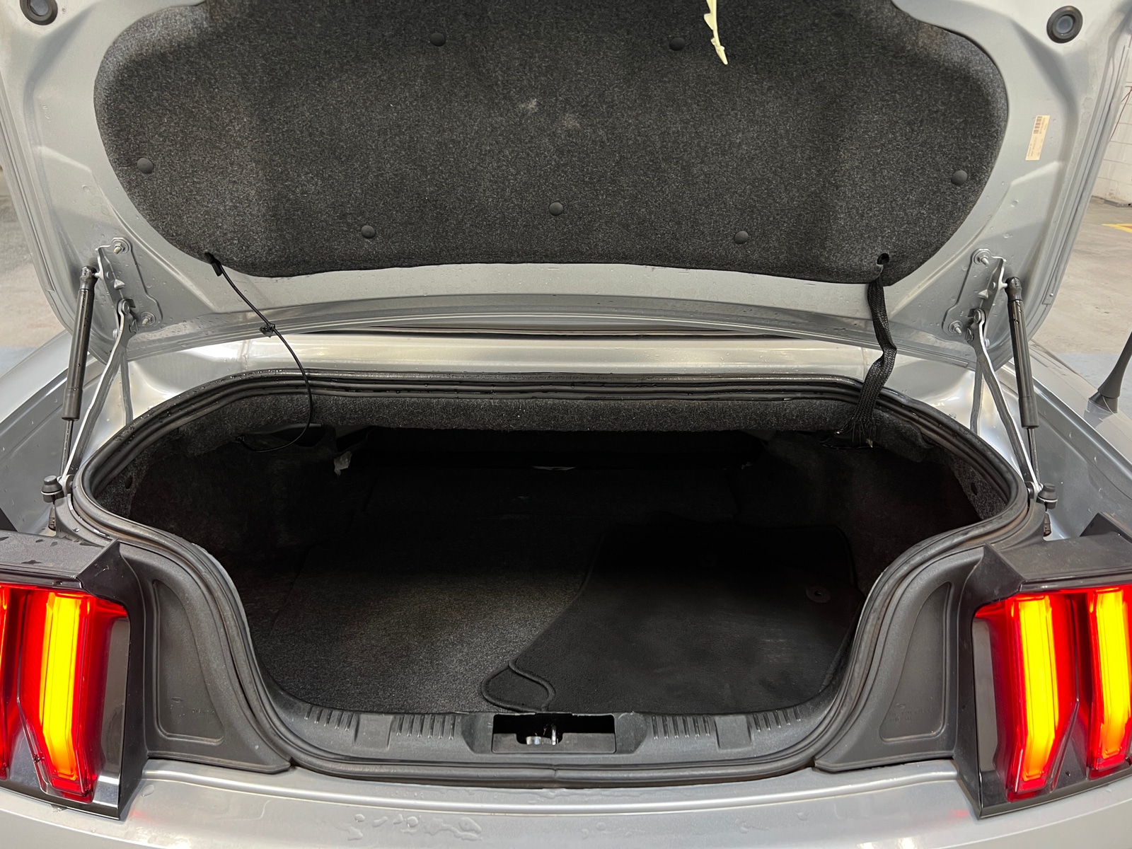 Thumbnail: 2022 Ford Mustang - 7