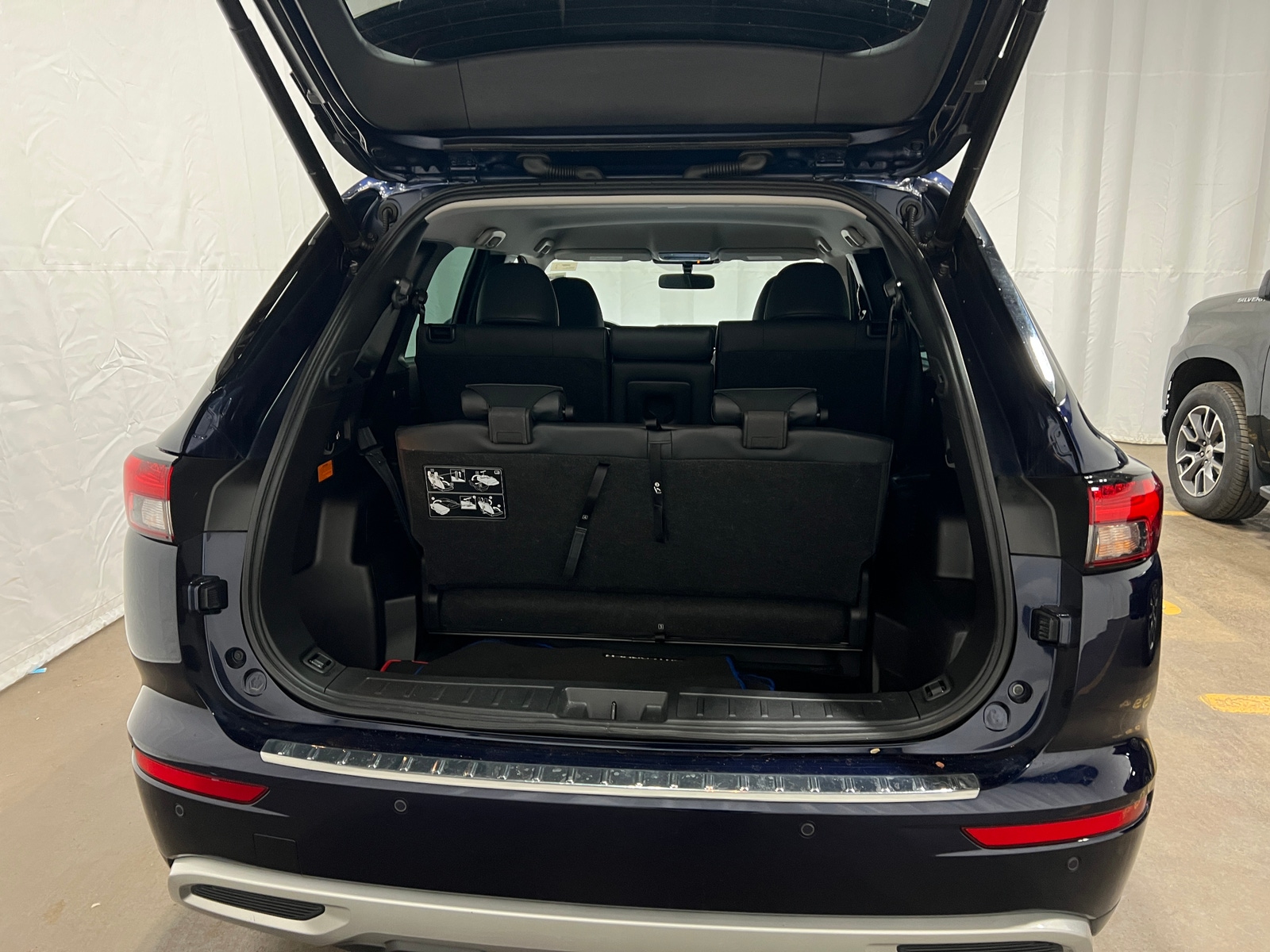 Thumbnail: 2023 Mitsubishi Outlander - 6