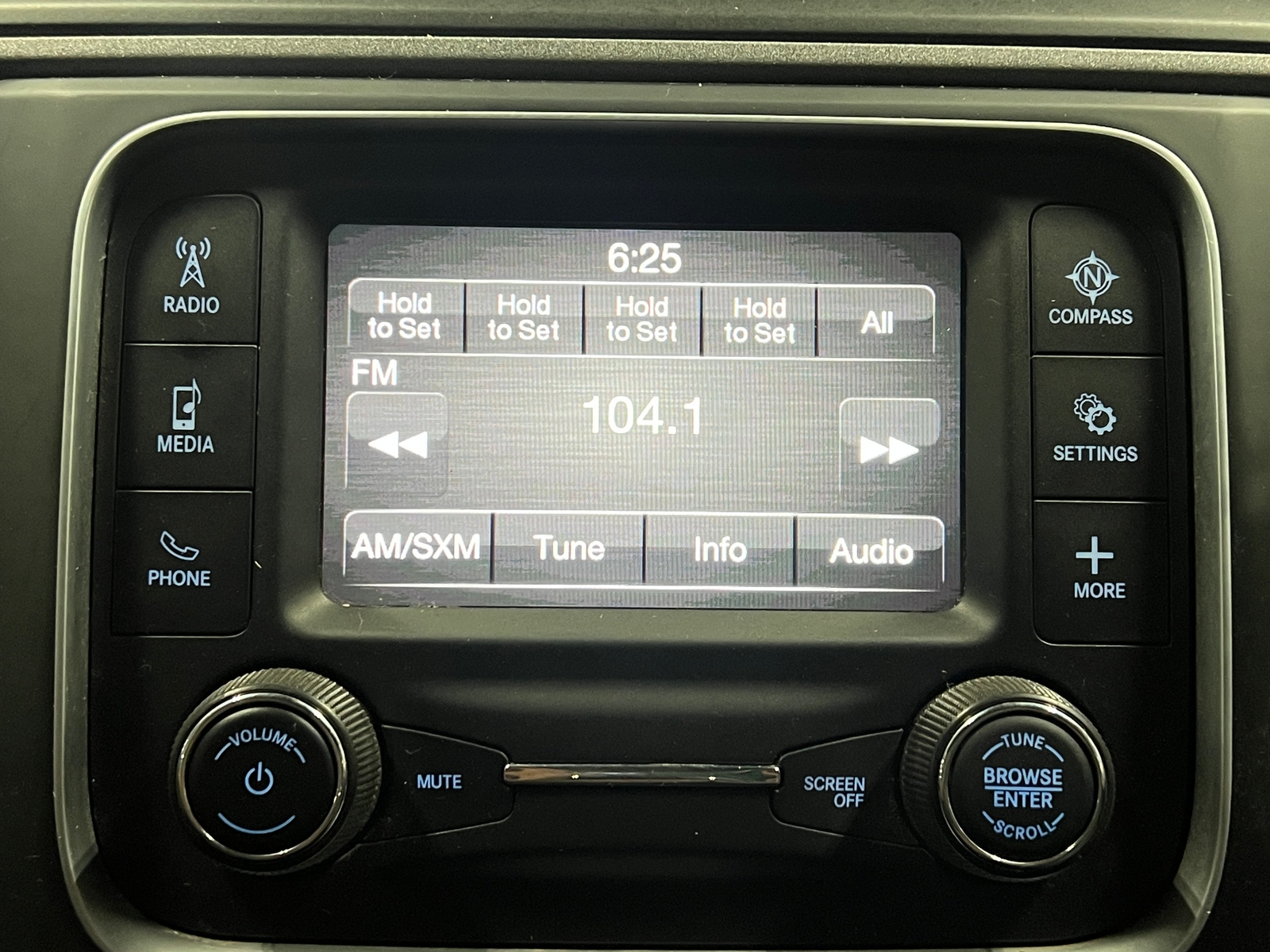 Thumbnail: 2021 RAM 1500 Classic - 4