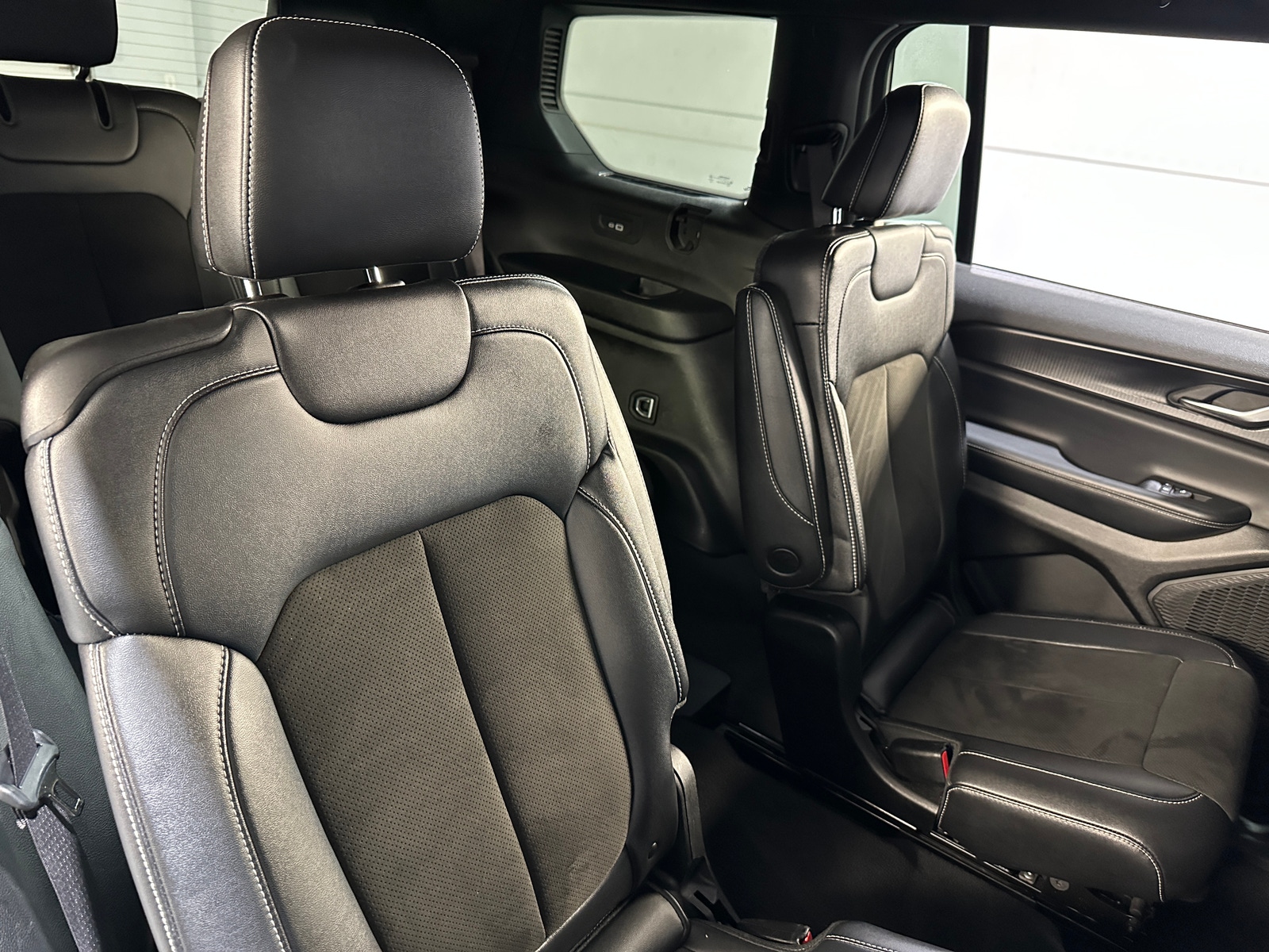 Thumbnail: 2023 Jeep Grand Cherokee L - 5