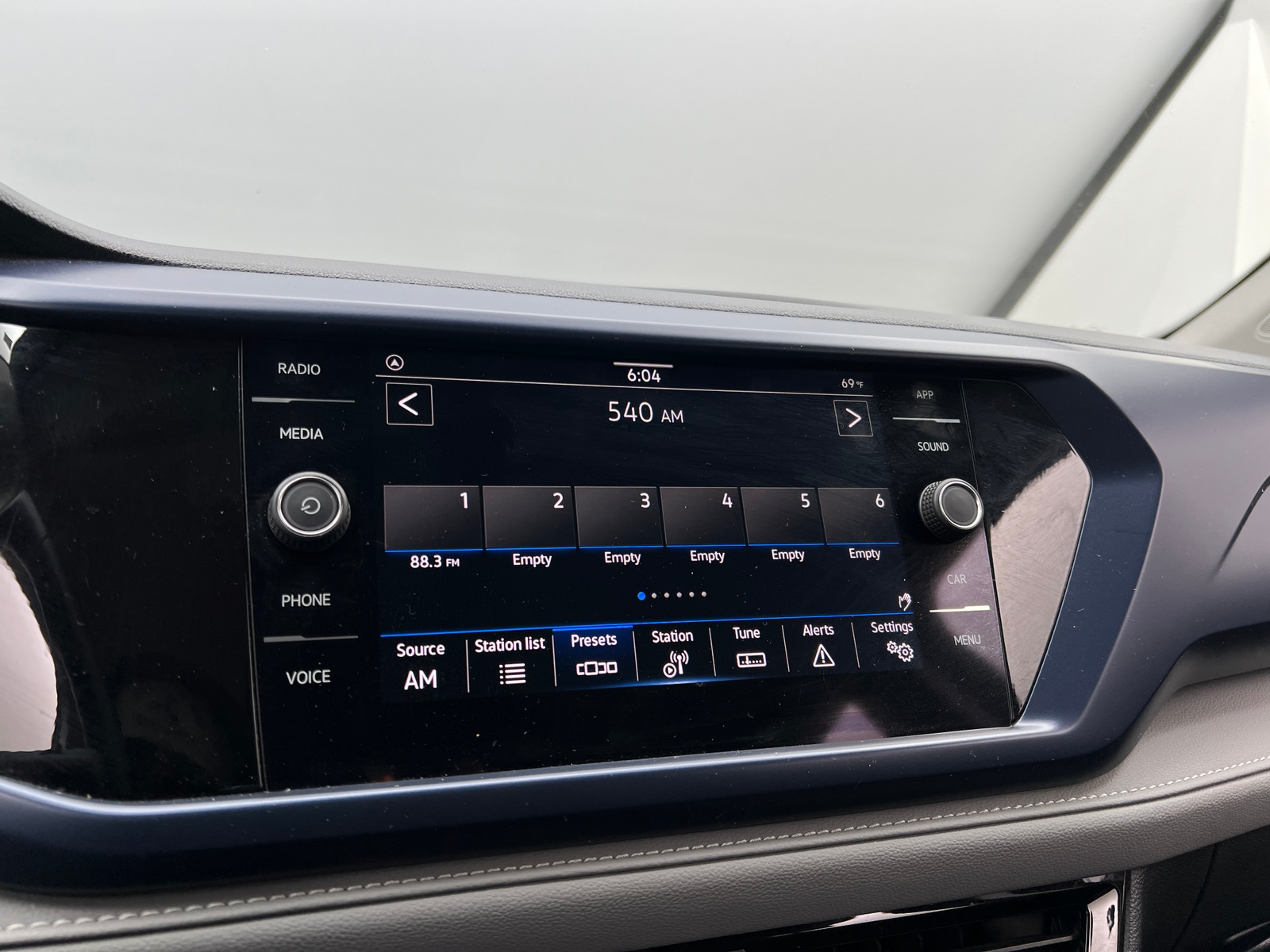 Thumbnail: 2024 Volkswagen Taos - 4