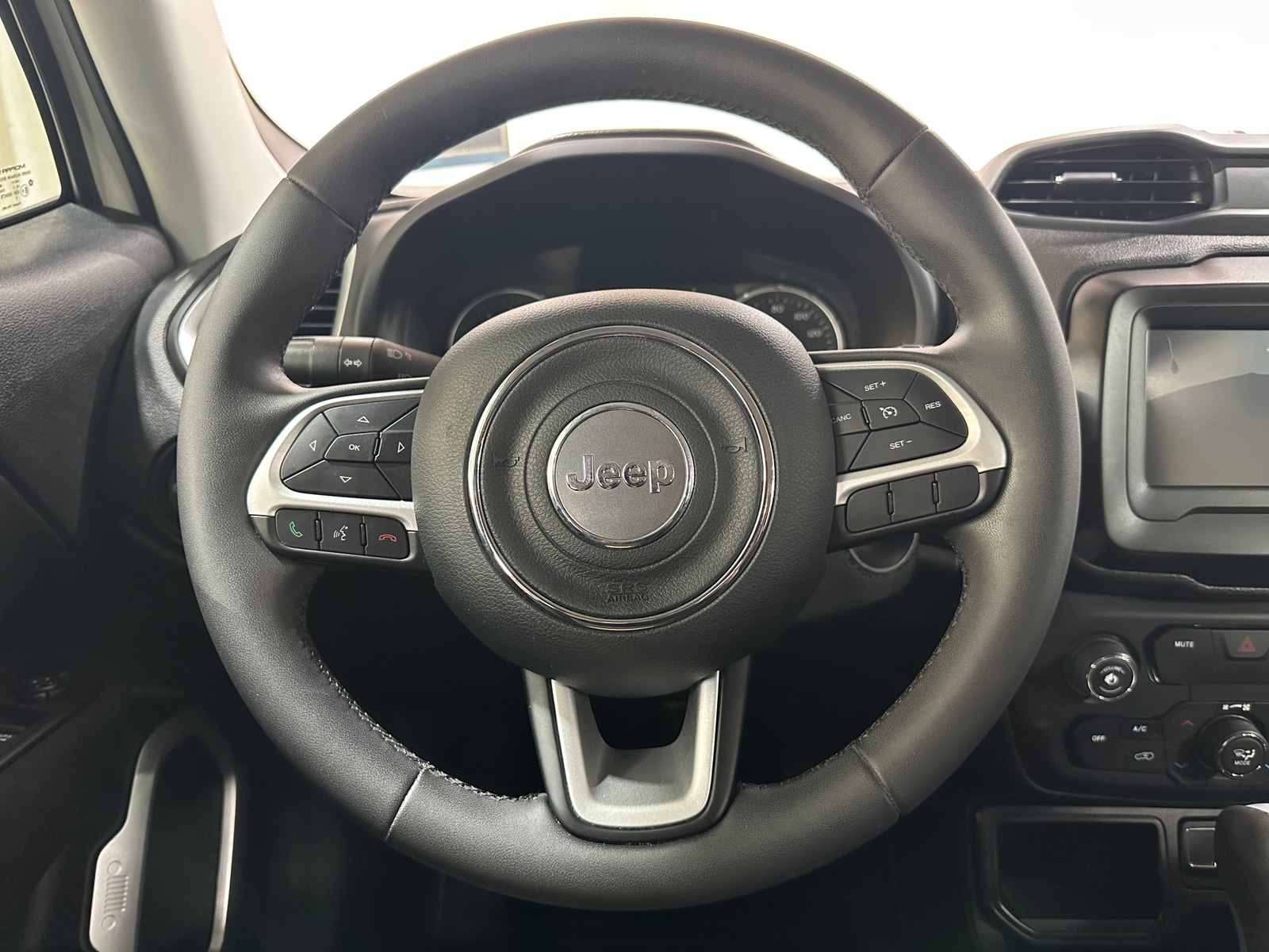 Thumbnail: 2019 Jeep Renegade - 5