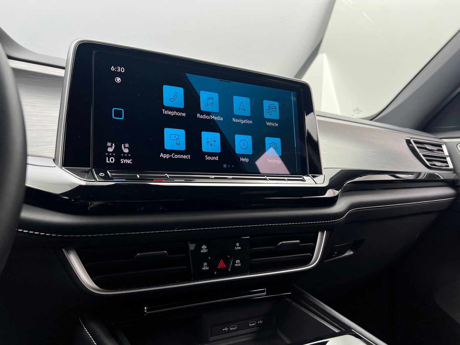 Thumbnail: 2024 Volkswagen Atlas - 3