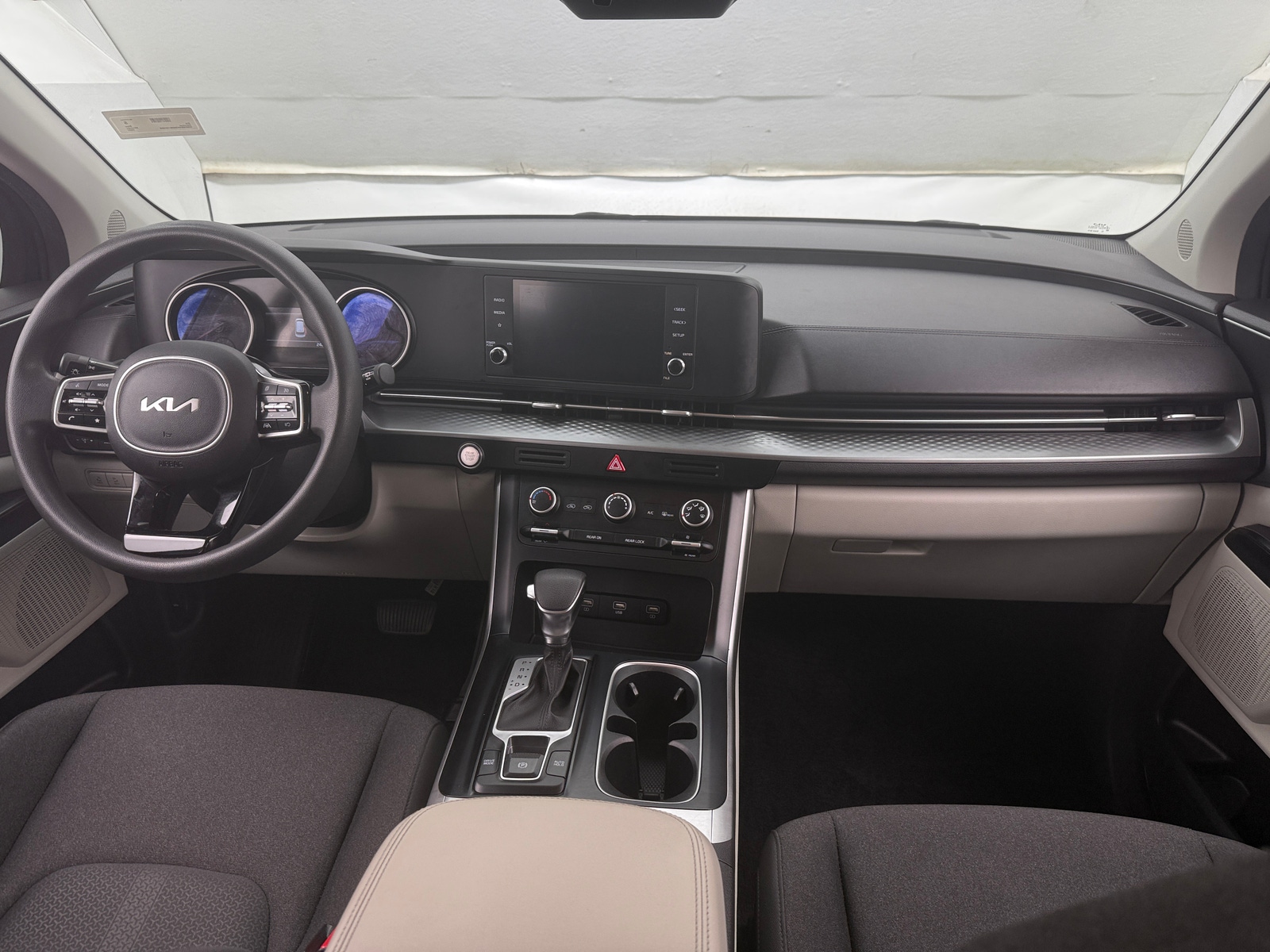 Thumbnail: 2022 Kia Carnival - 3