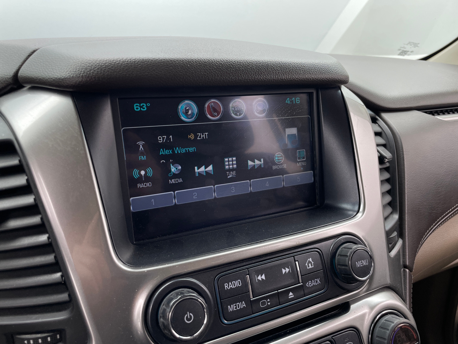 Thumbnail: 2019 Chevrolet Suburban - 3