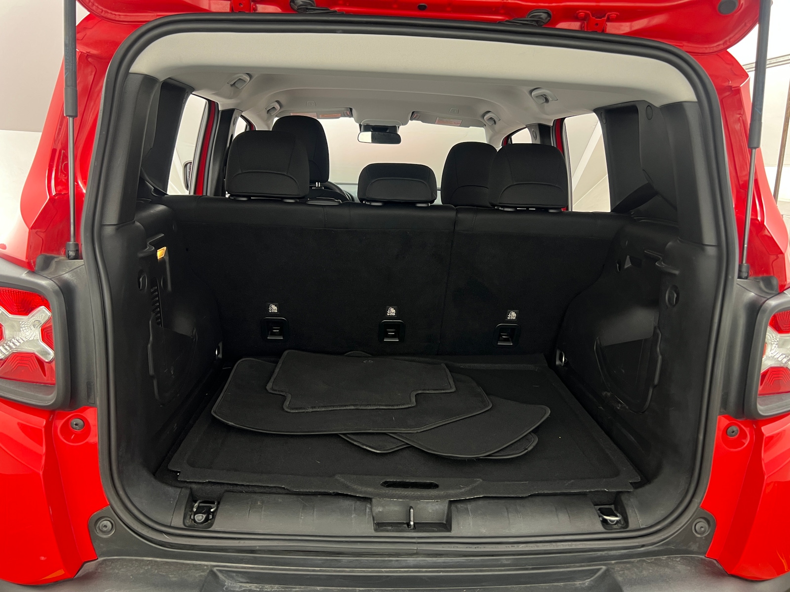 Thumbnail: 2021 Jeep Renegade - 7