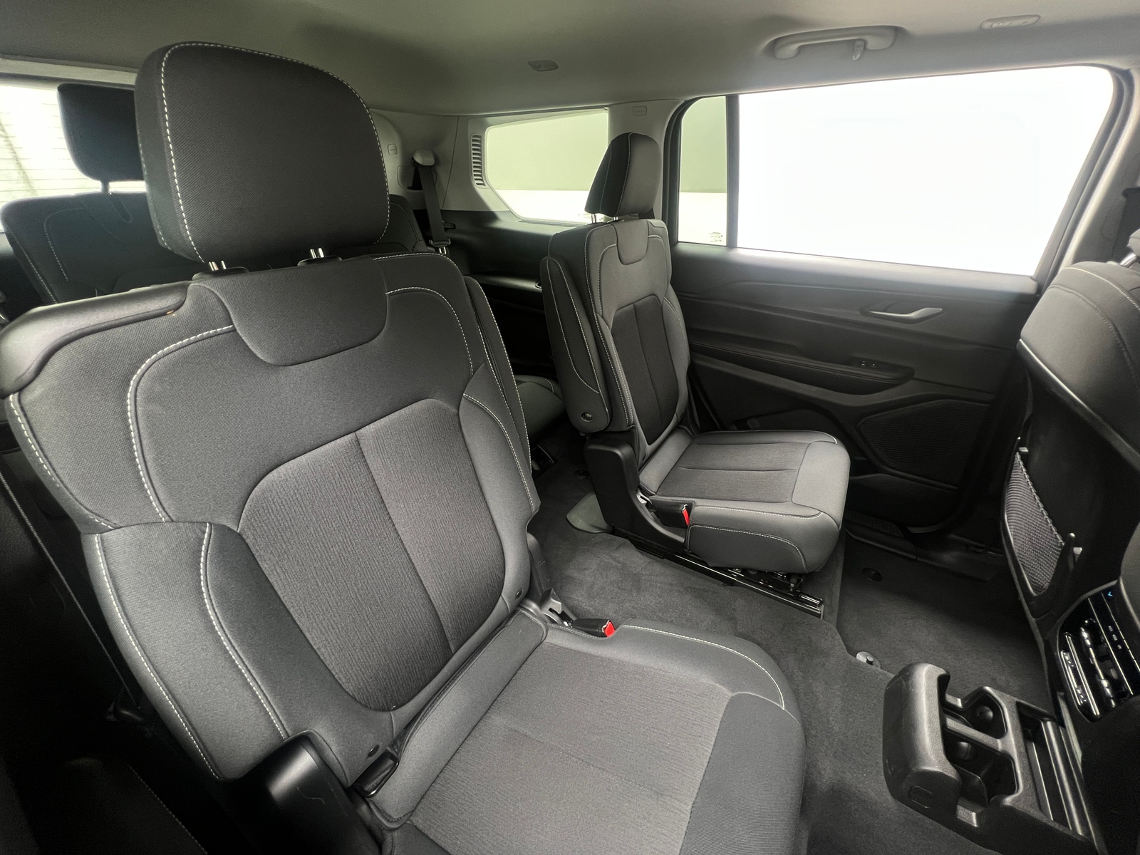 Thumbnail: 2023 Jeep Grand Cherokee L - 6