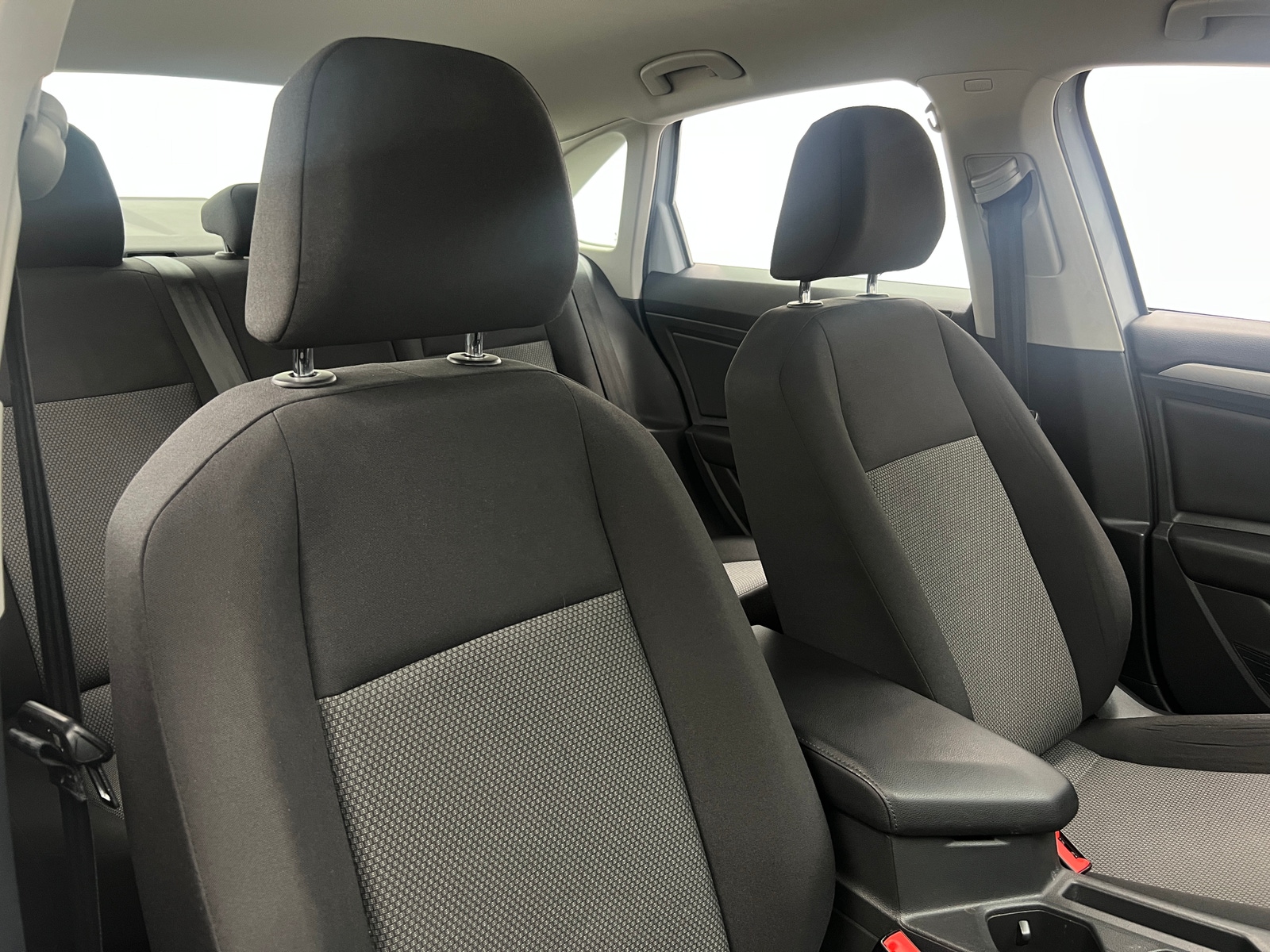 Thumbnail: 2019 Volkswagen Jetta - 2