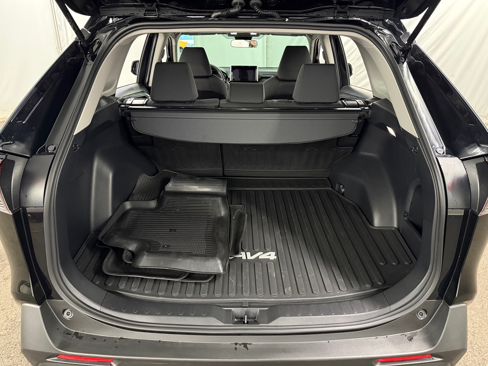 Thumbnail: 2025 Toyota RAV4 - 7