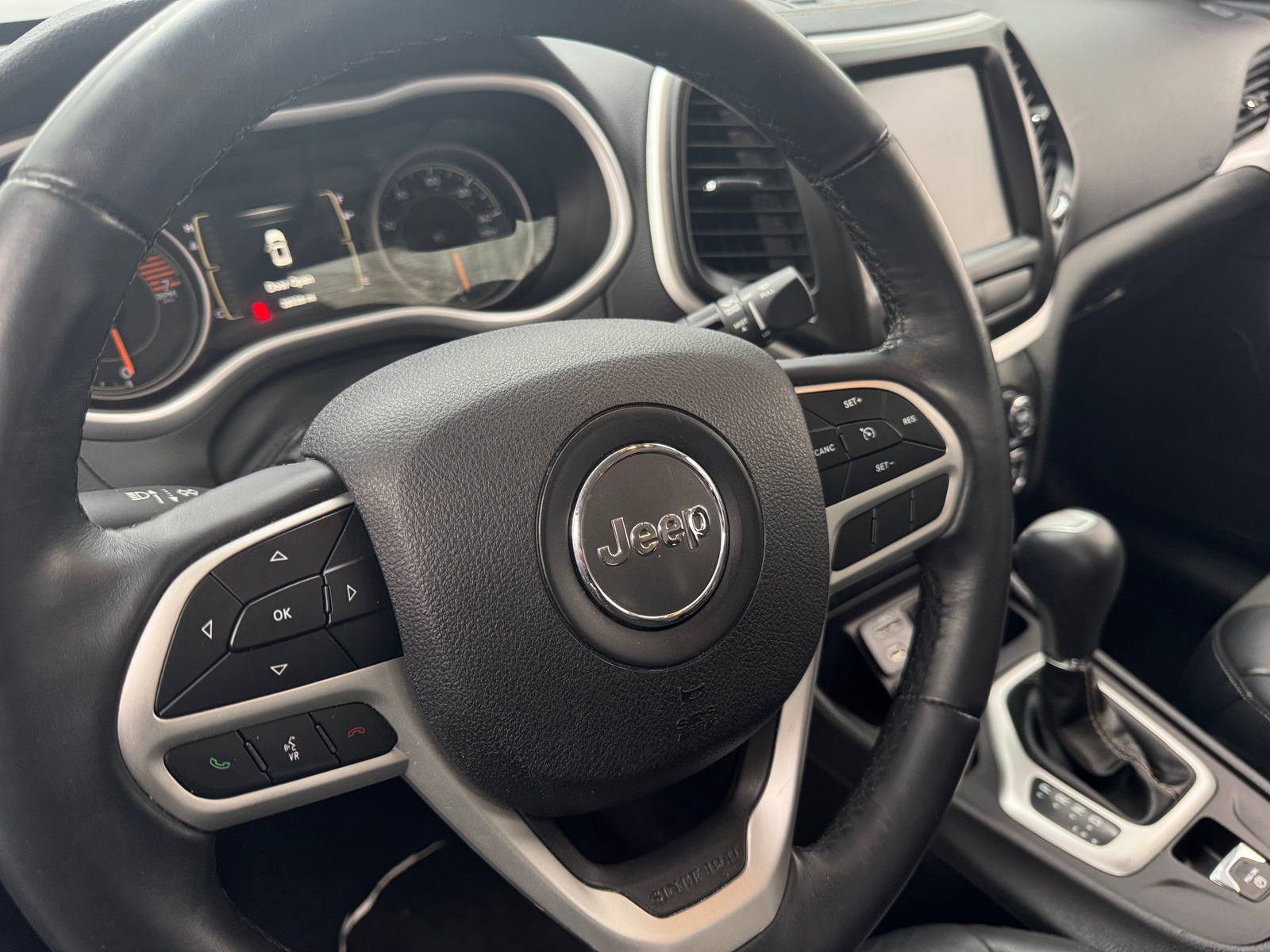 Thumbnail: 2018 Jeep Cherokee - 5