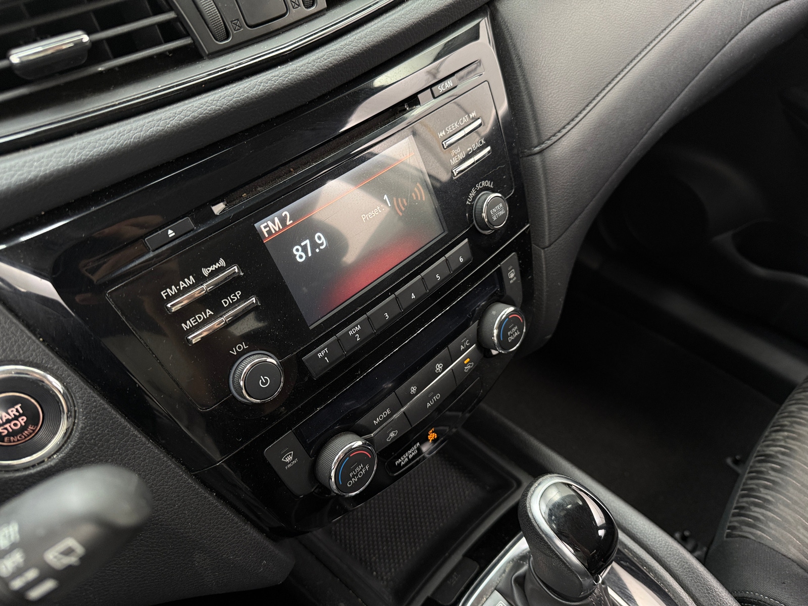 Thumbnail: 2017 Nissan Rogue - 4