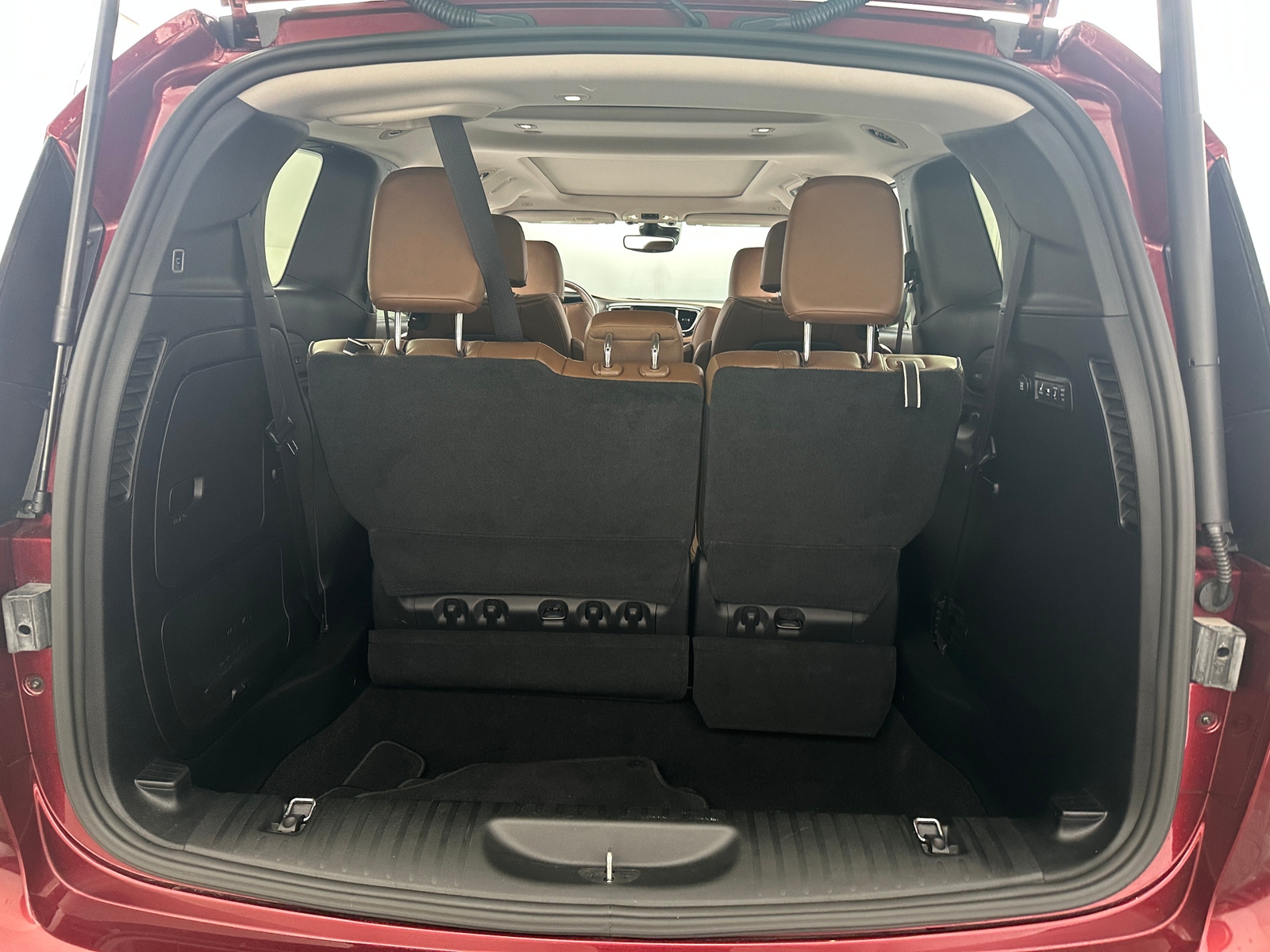 Thumbnail: 2019 Chrysler Pacifica - 6