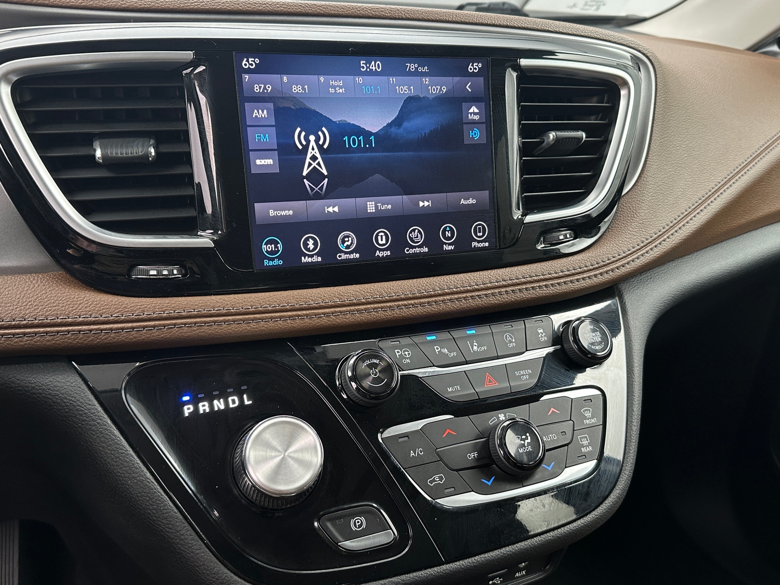 Thumbnail: 2019 Chrysler Pacifica - 3