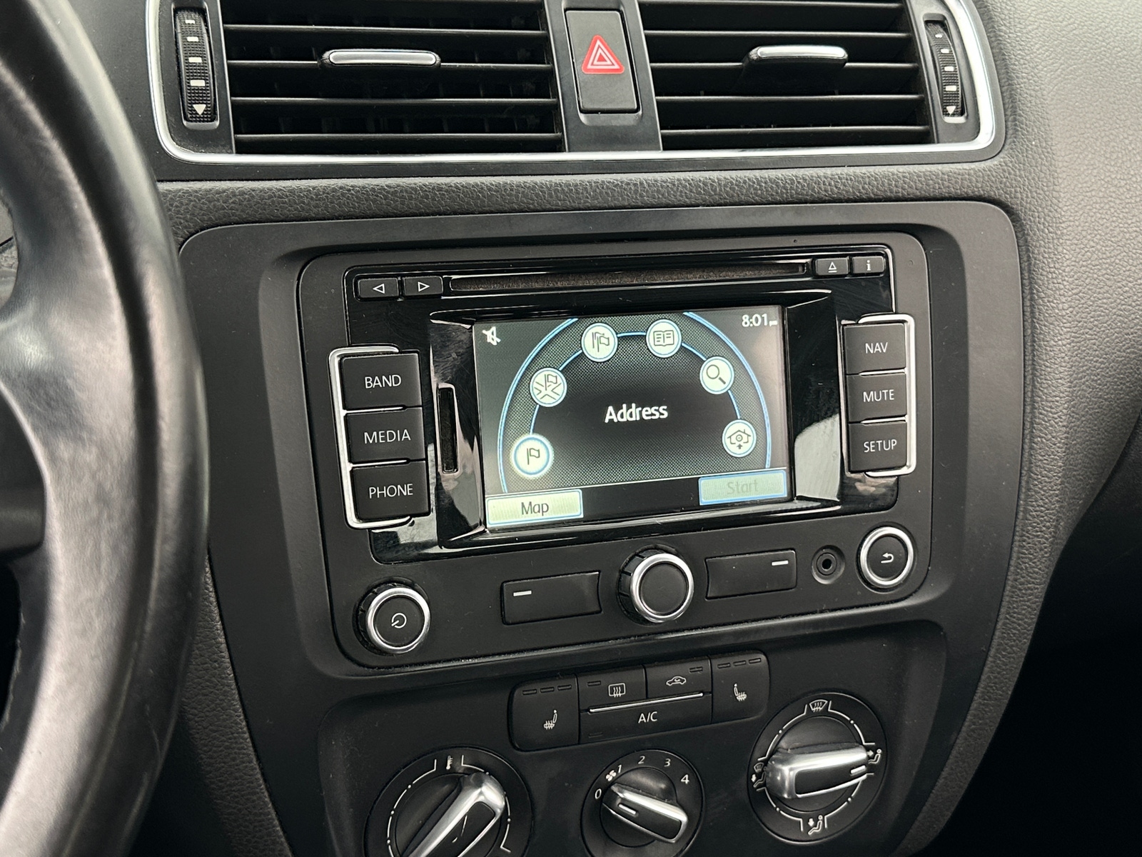 Thumbnail: 2014 Volkswagen Jetta - 3