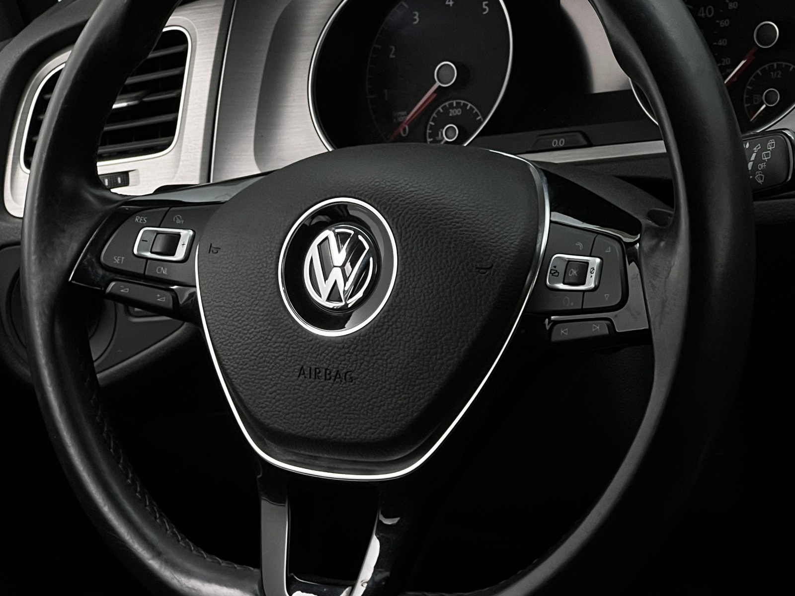 Thumbnail: 2016 Volkswagen e-Golf - 5