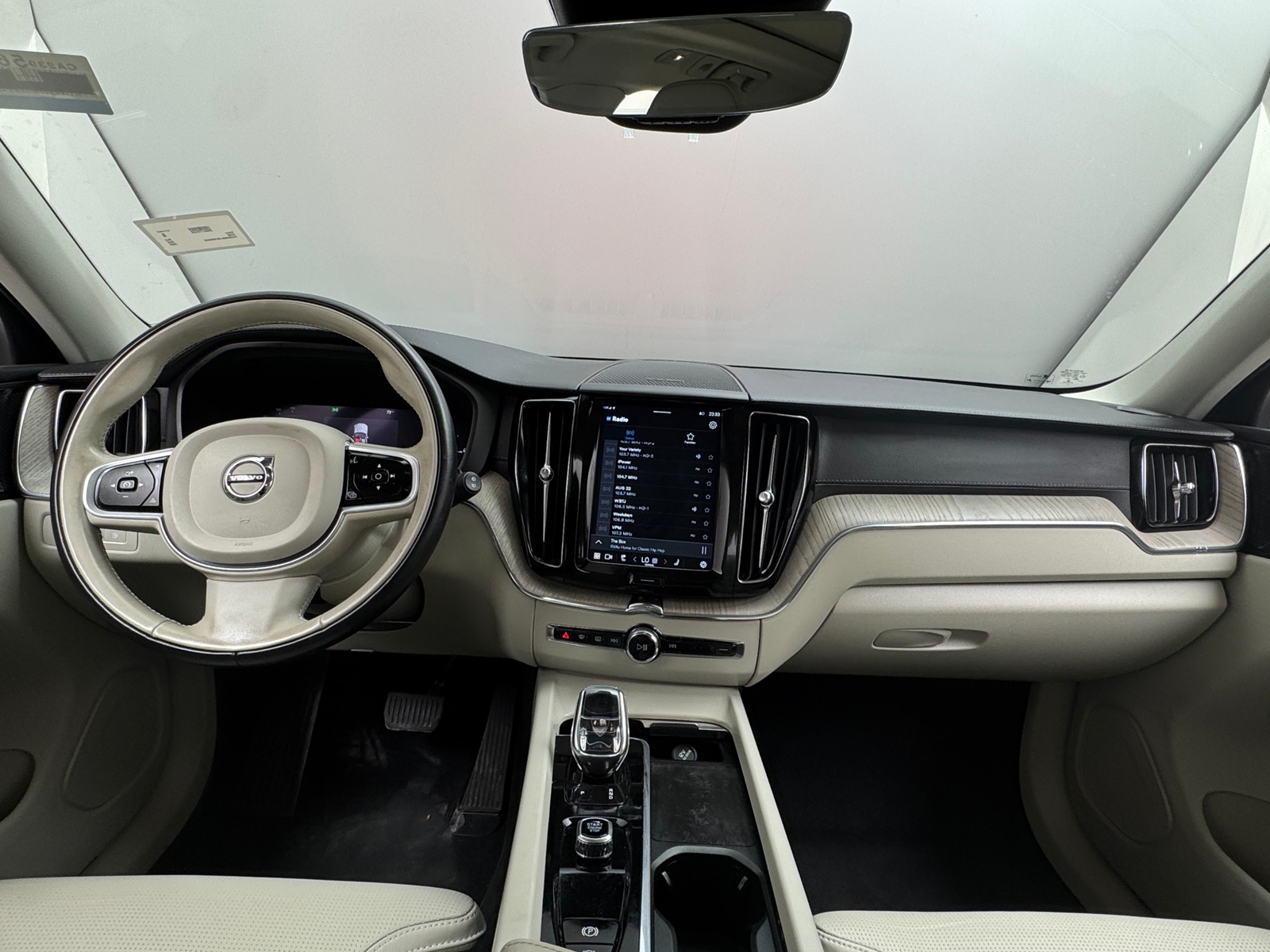 Thumbnail: 2022 Volvo XC60 - 2